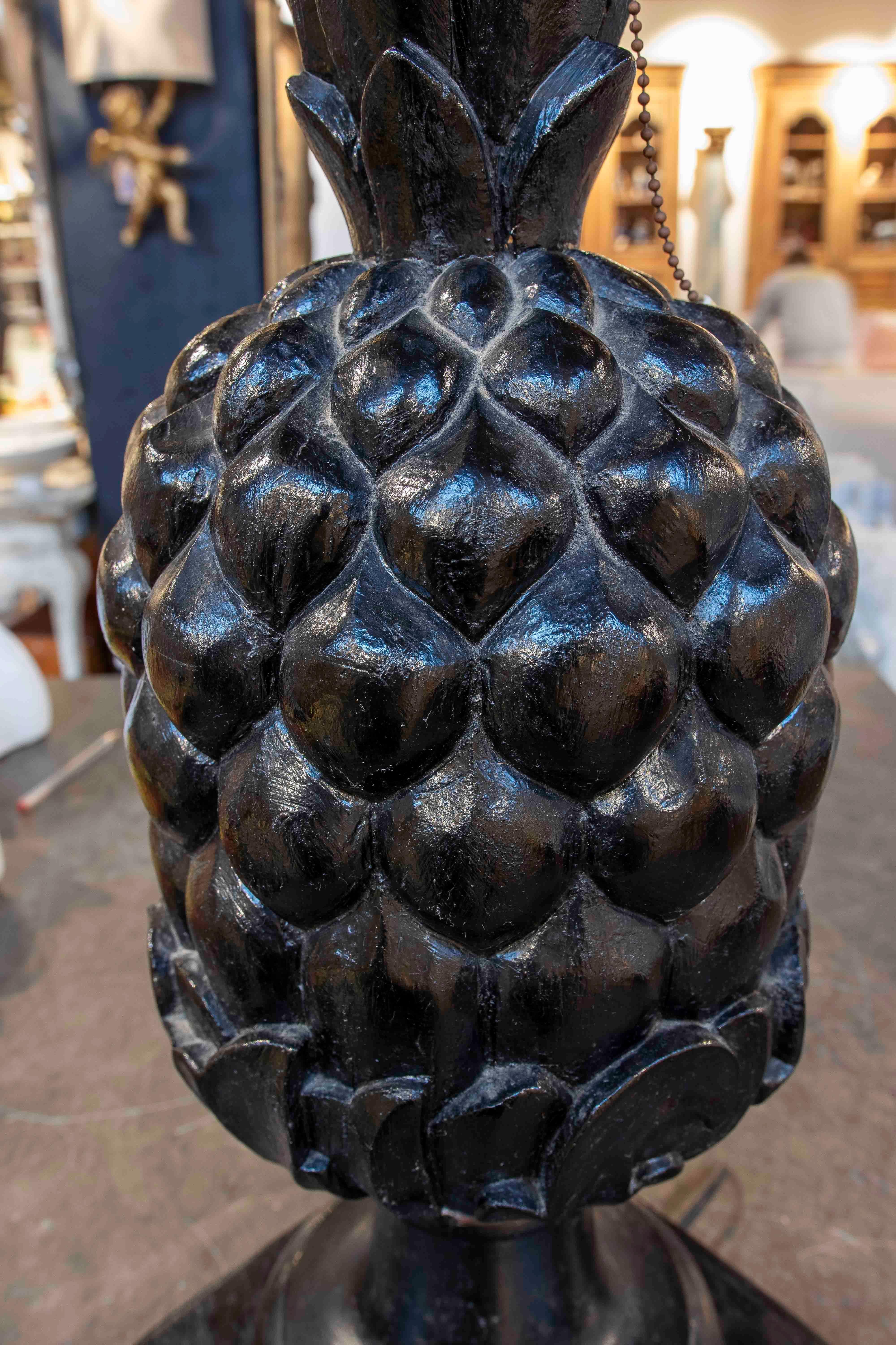 Lampe décorative des années 1970 avec base en forme d'ananas noir en vente 2