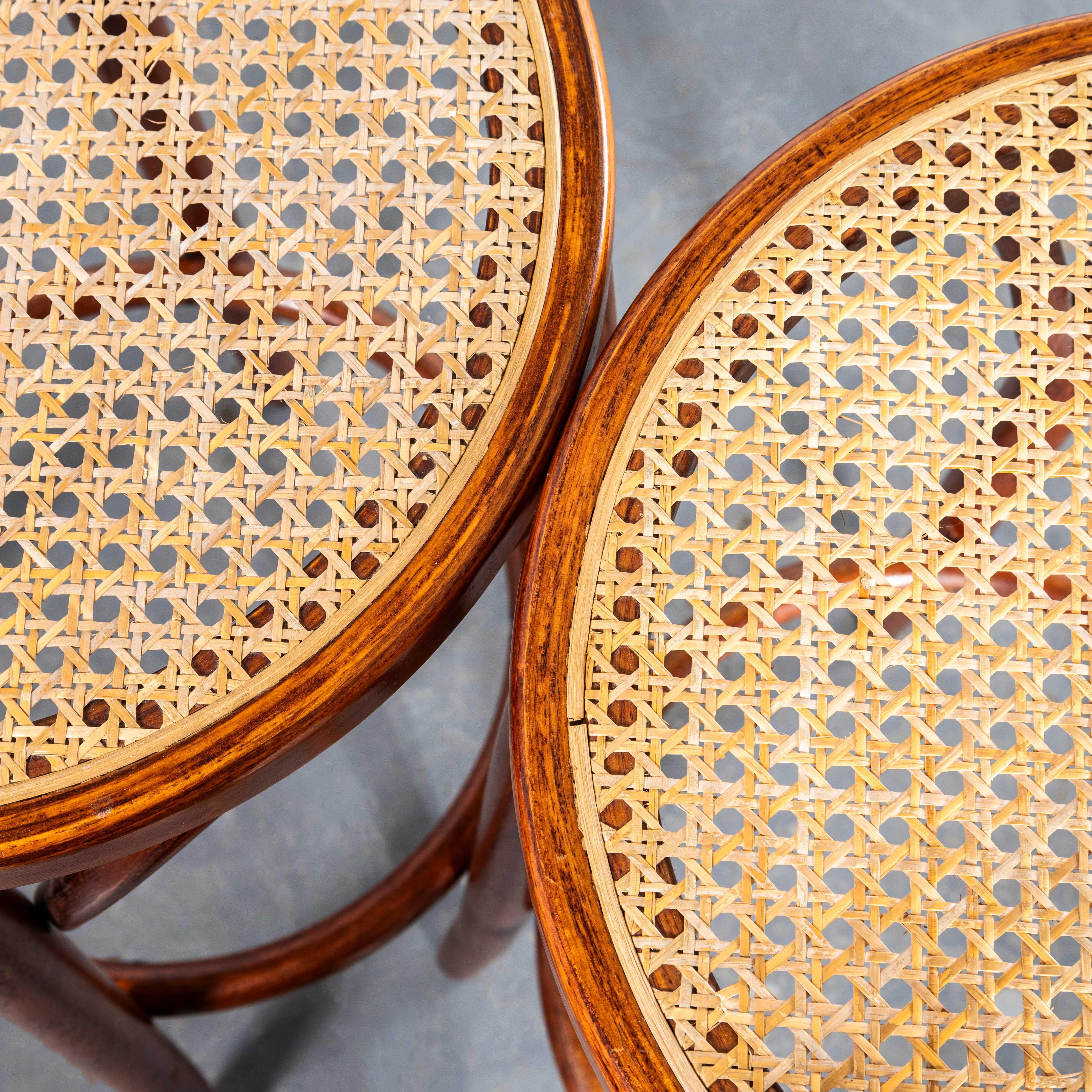 Européen Paire de tabourets de bar en bois de canne couleur miel foncé des années 1970 en vente