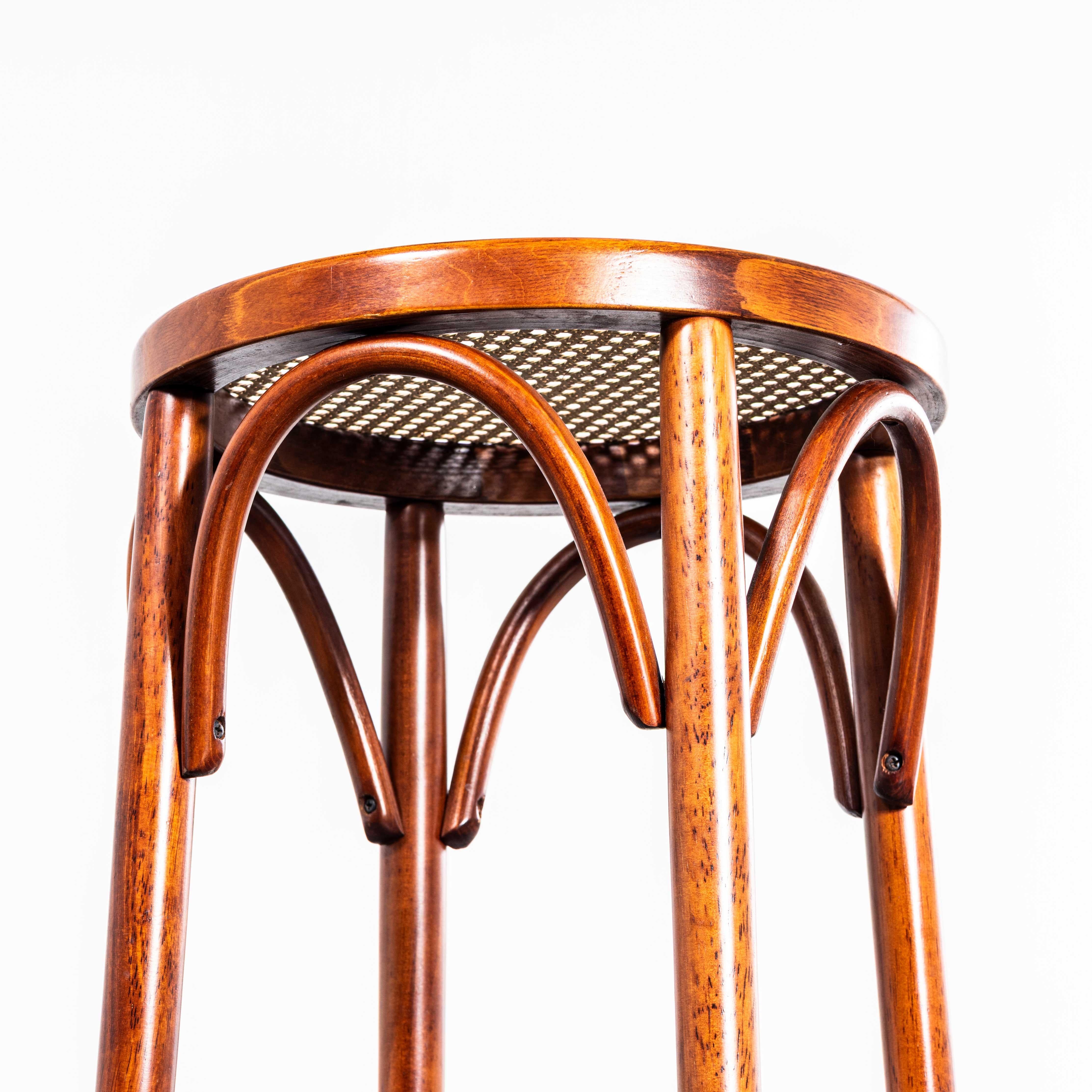Bois cintré Paire de tabourets de bar en bois de canne couleur miel foncé des années 1970 en vente