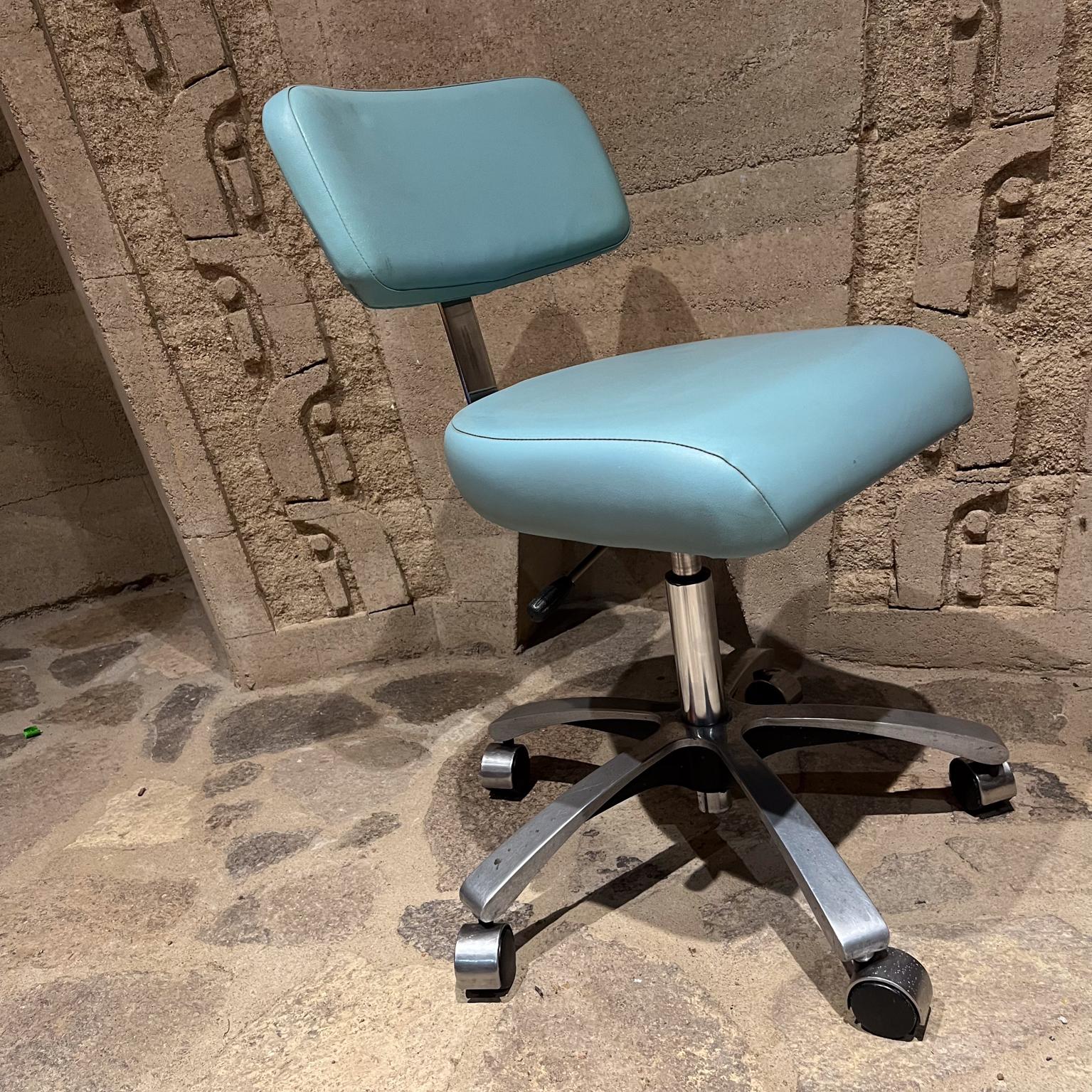 Mid-Century Modern 1970s Deluxe Brewer Desk Chair Doctor Stool Del Tube Corp For Sale