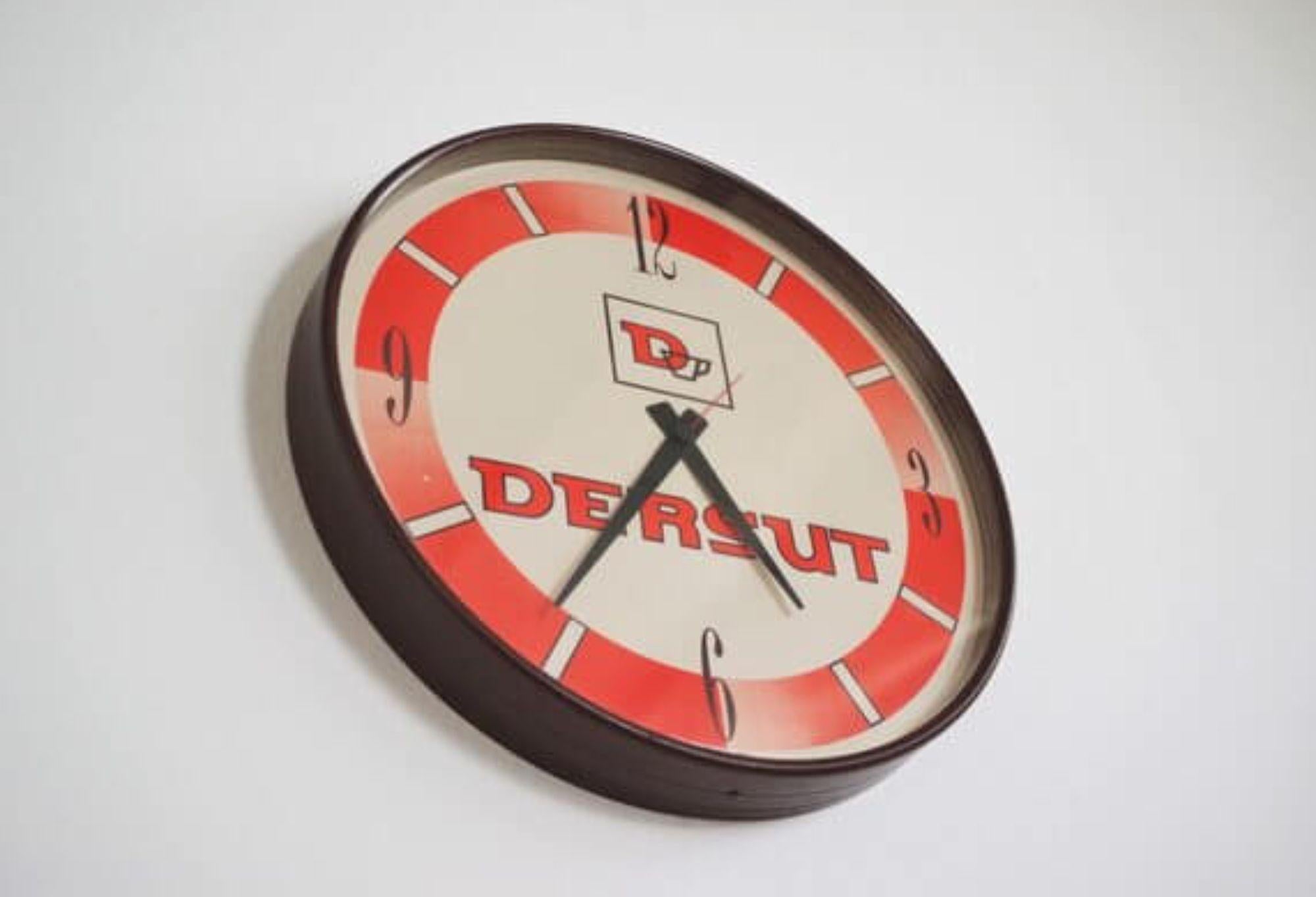 horloge murale en plastique Dersut des années 1970 - Retro Italian Design

Capturez l'essence du design italien des années 1970 avec cette horloge murale iconique en plastique Dersut. Ce garde-temps reflète l'esthétique audacieuse et fonctionnelle