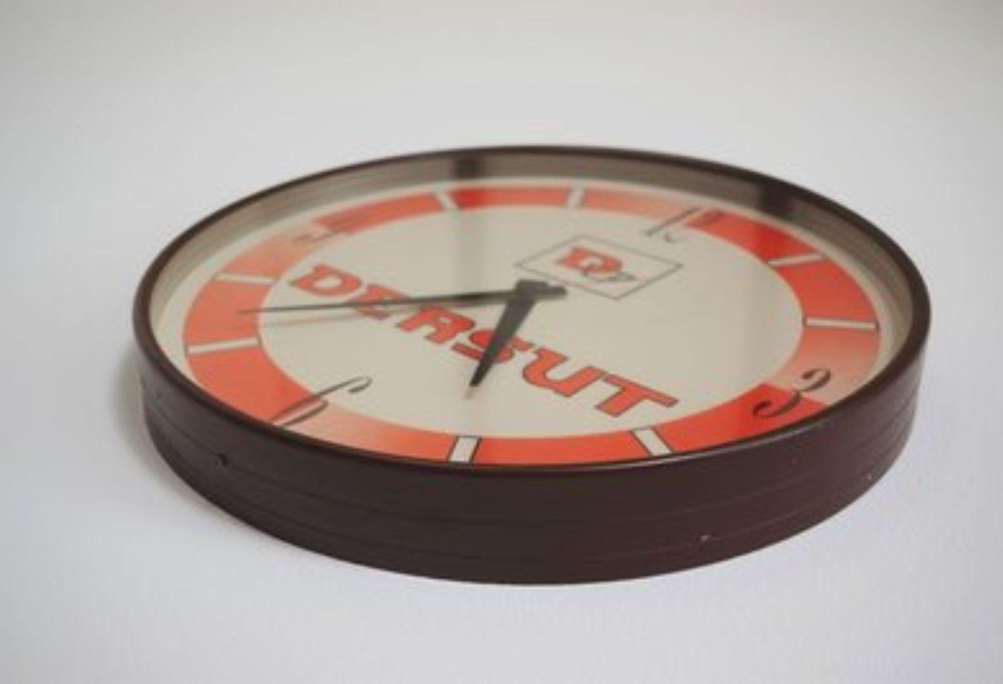 Plastique horloge murale en plastique Dersut des années 1970 - Retro Italian Design en vente