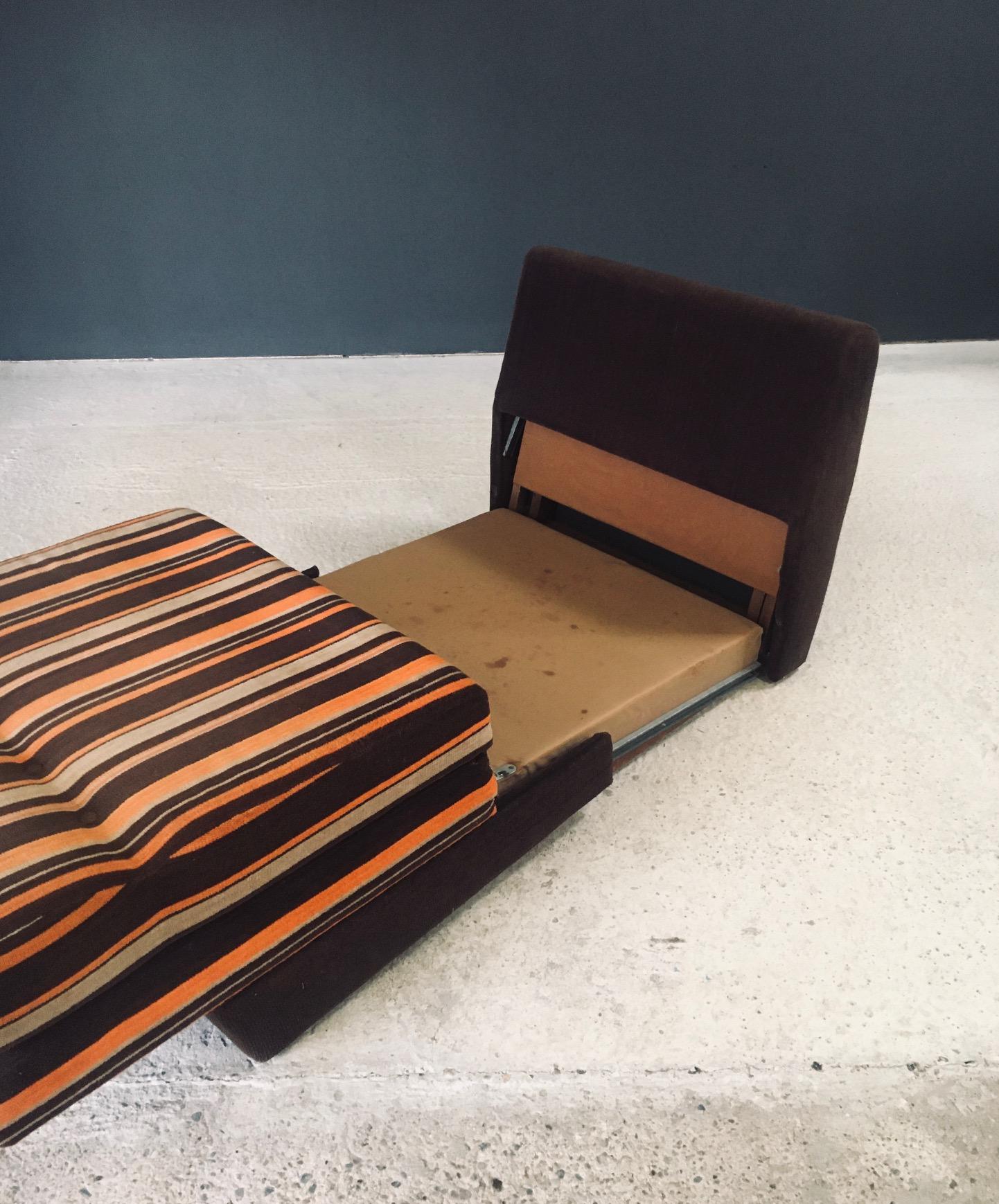 1970's Design Fold Out Extendable Lounge Chair in vendita 3