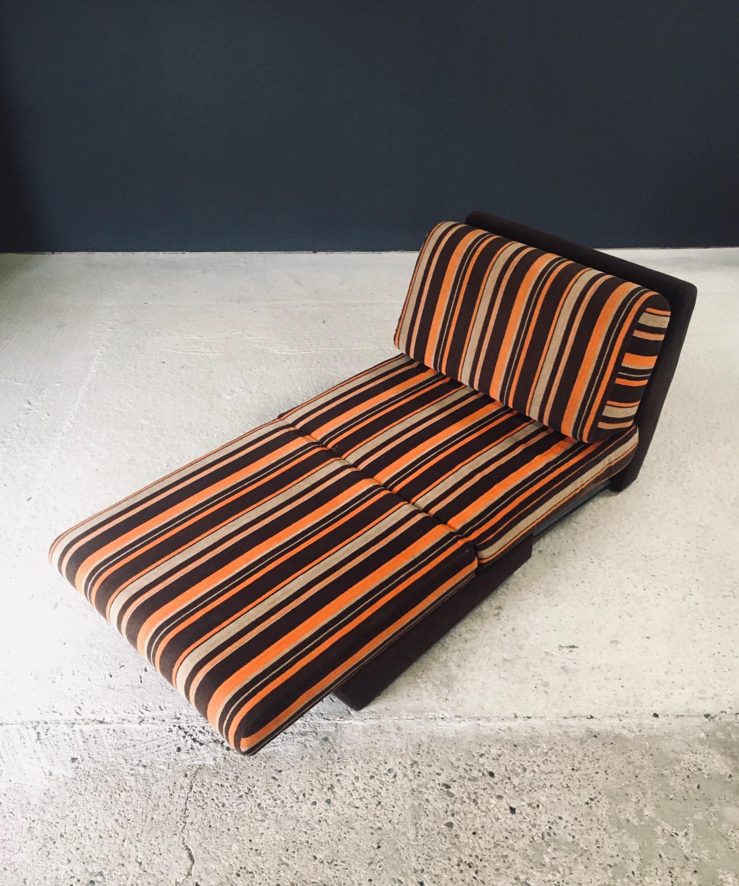 1970's Design Fold Out Extendable Lounge Chair in vendita 5