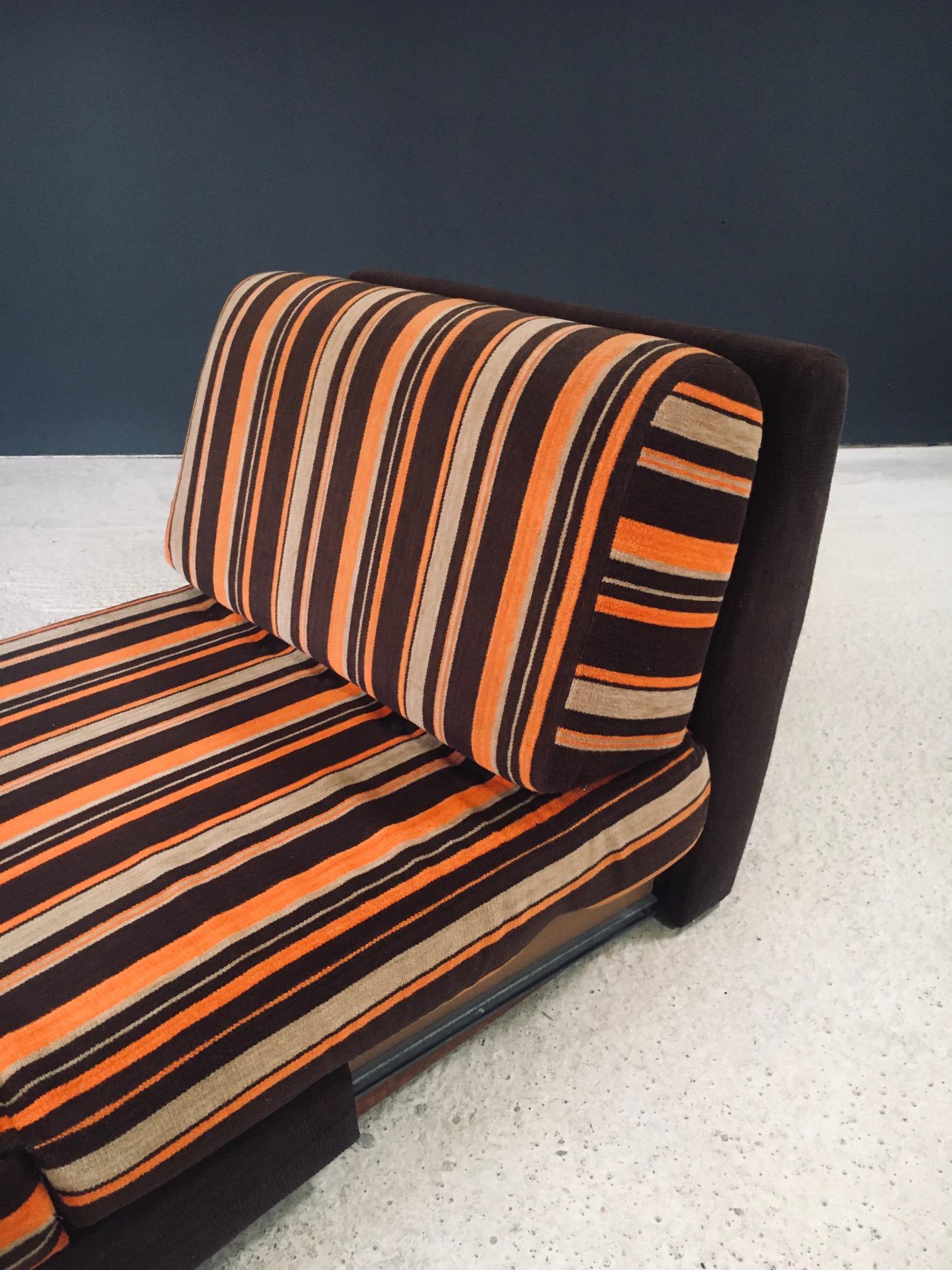 1970's Design Fold Out Extendable Lounge Chair in vendita 7