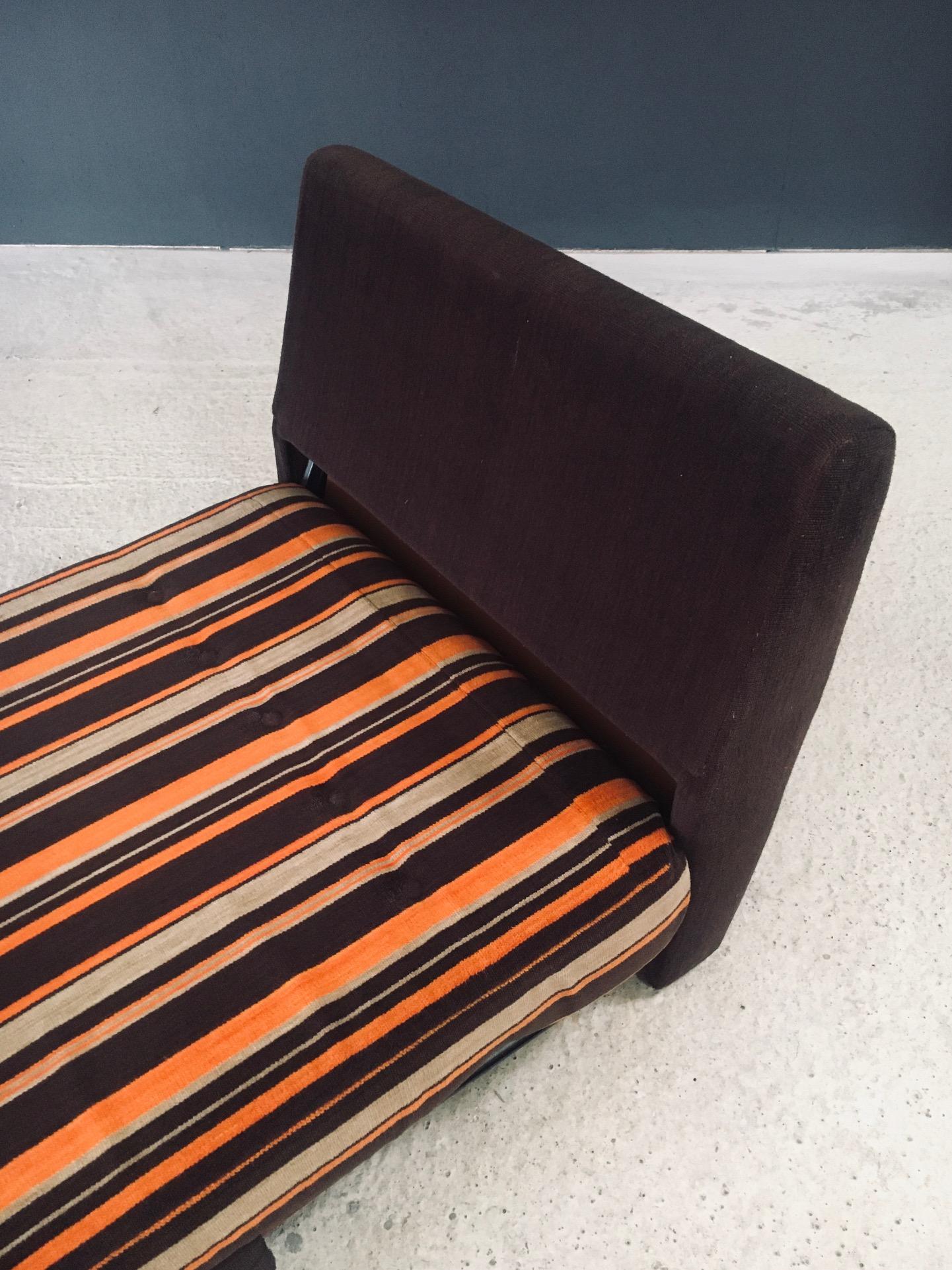 1970's Design Fold Out Extendable Lounge Chair in vendita 10