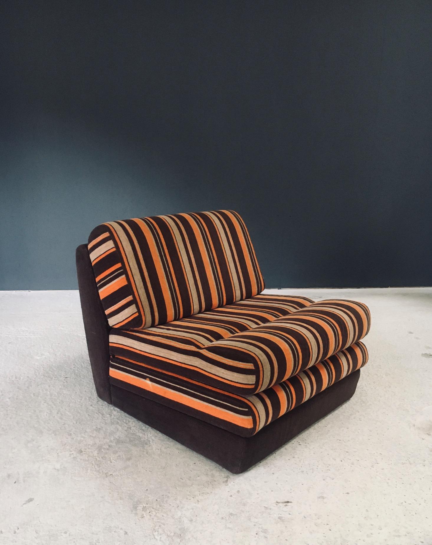 Fine XX secolo 1970's Design Fold Out Extendable Lounge Chair in vendita
