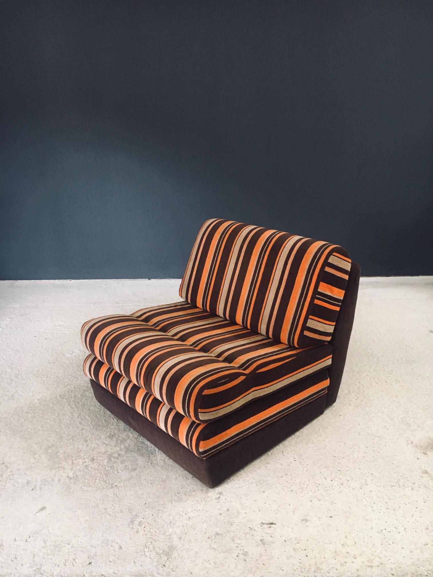 Tessuto 1970's Design Fold Out Extendable Lounge Chair in vendita