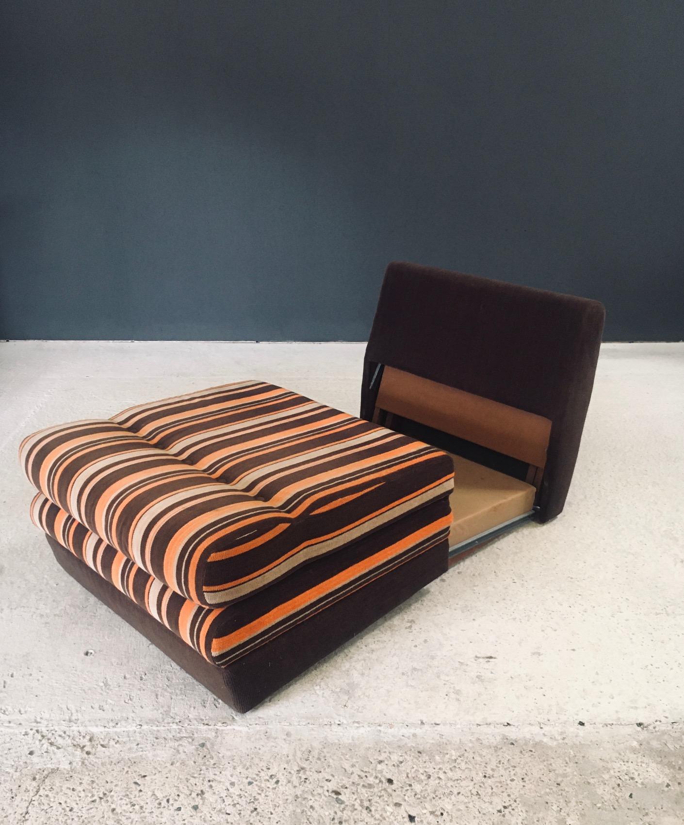 1970's Design Fold Out Extendable Lounge Chair in vendita 2