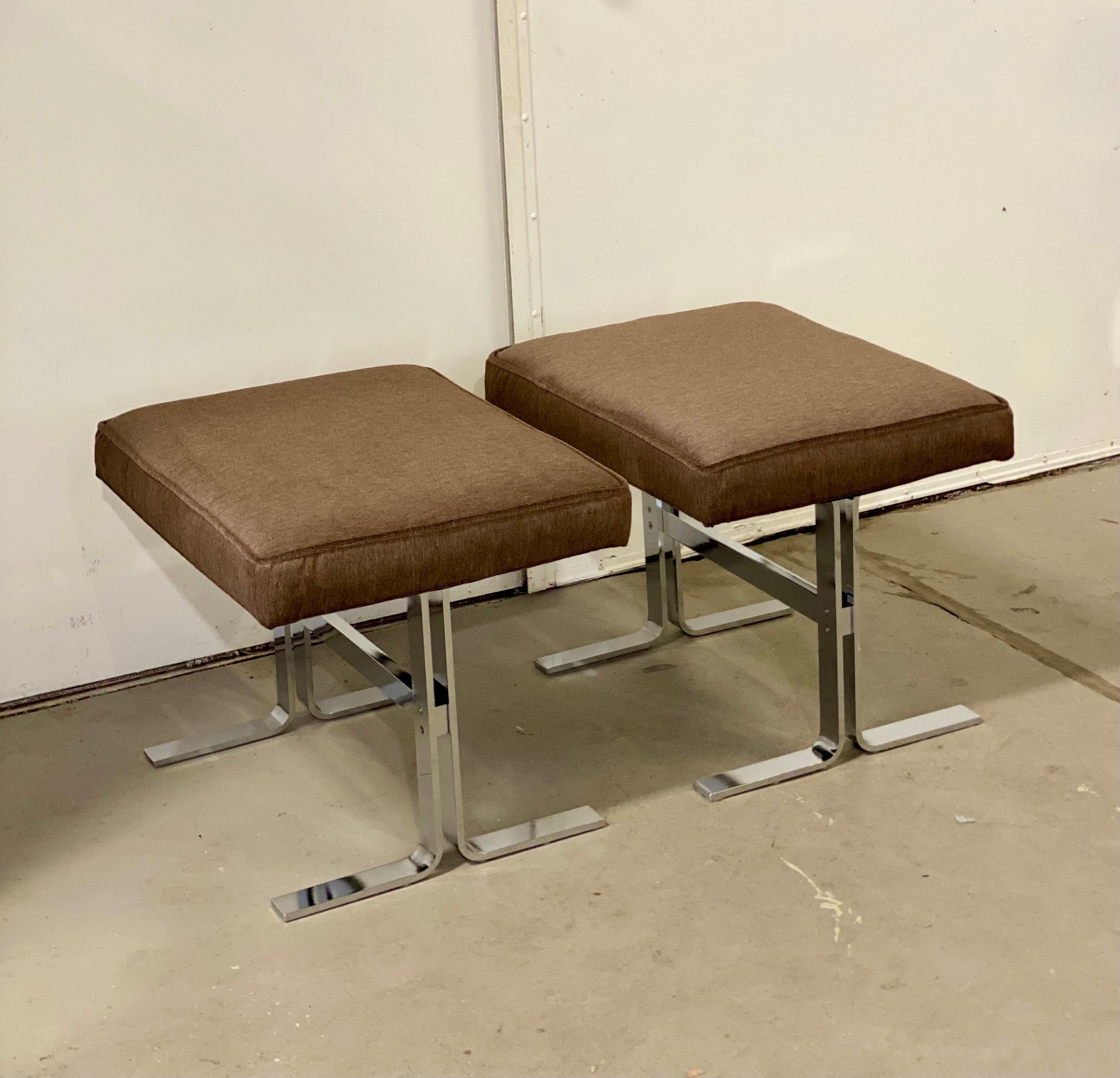 1970s Design Institute of America Chrome and Brown Mohair Ottomans, a Pair In Good Condition For Sale In Farmington Hills, MI