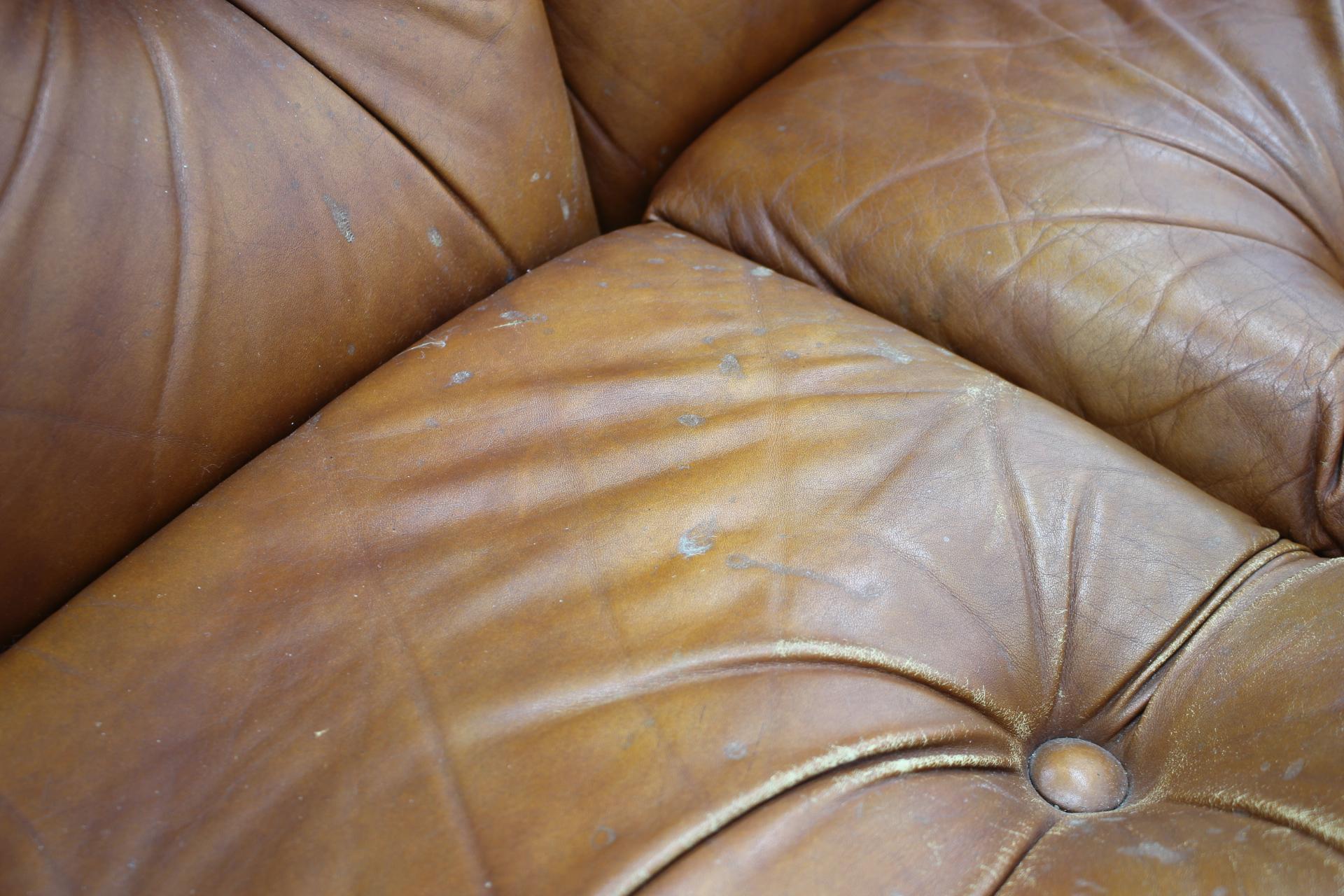 Late 20th Century 1970s Design Italian 3-Seater Sofa in Wood and Cognac Leather