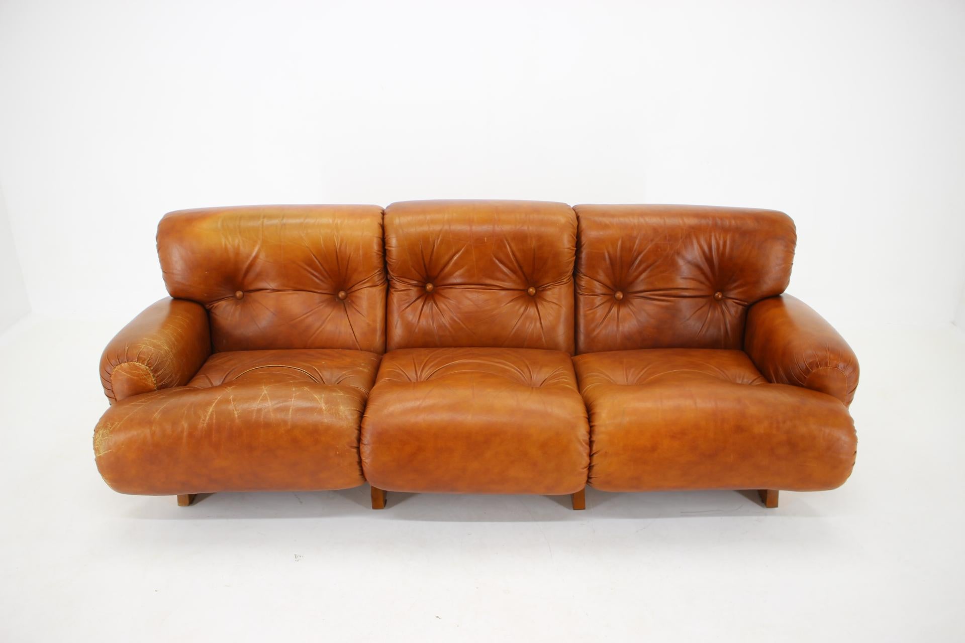 Late 20th Century 1970s Design Italian Armchairs and 3-Seater Sofa in Wood and Cognac Leather