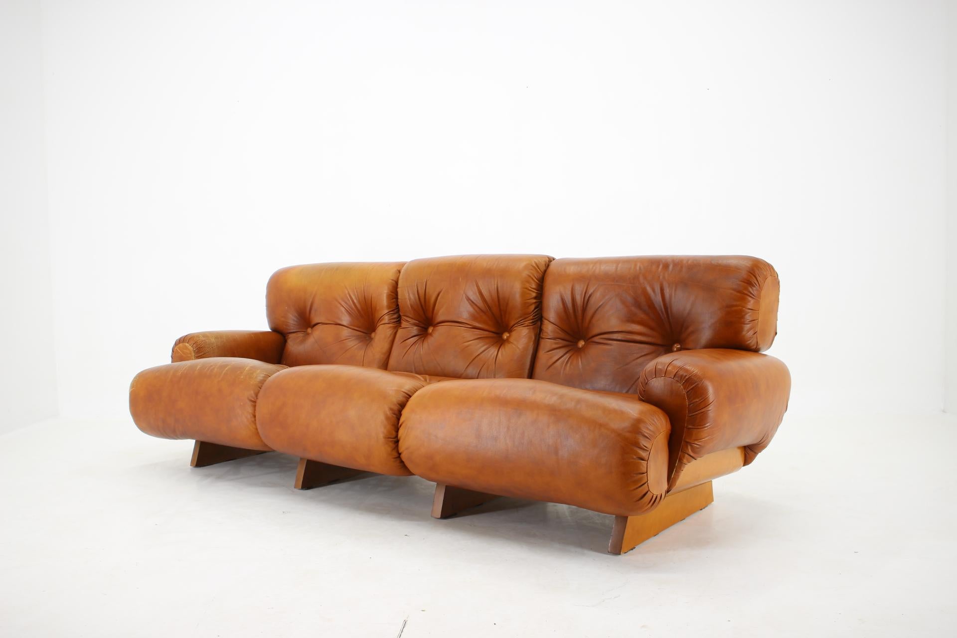1970s Design Italian Armchairs and 3-Seater Sofa in Wood and Cognac Leather 1