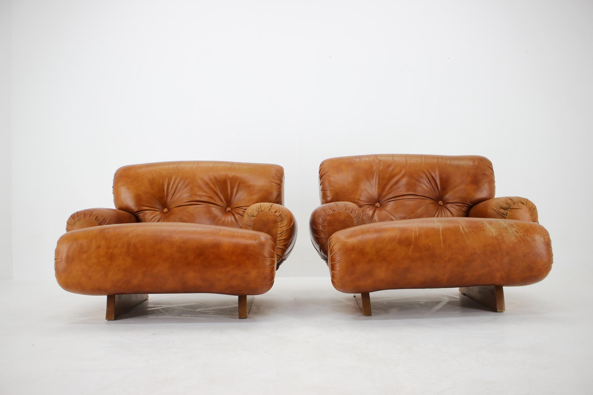 Mid-Century Modern 1970s Design Italian Armchairs in Wood and Cognac Leather