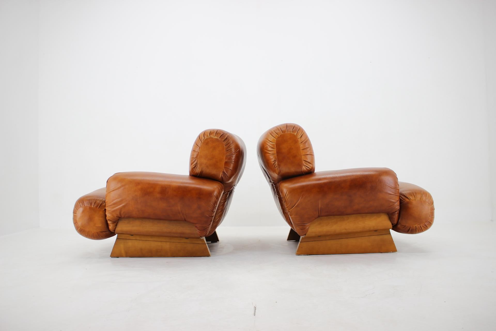 1970s Design Italian Armchairs in Wood and Cognac Leather 1