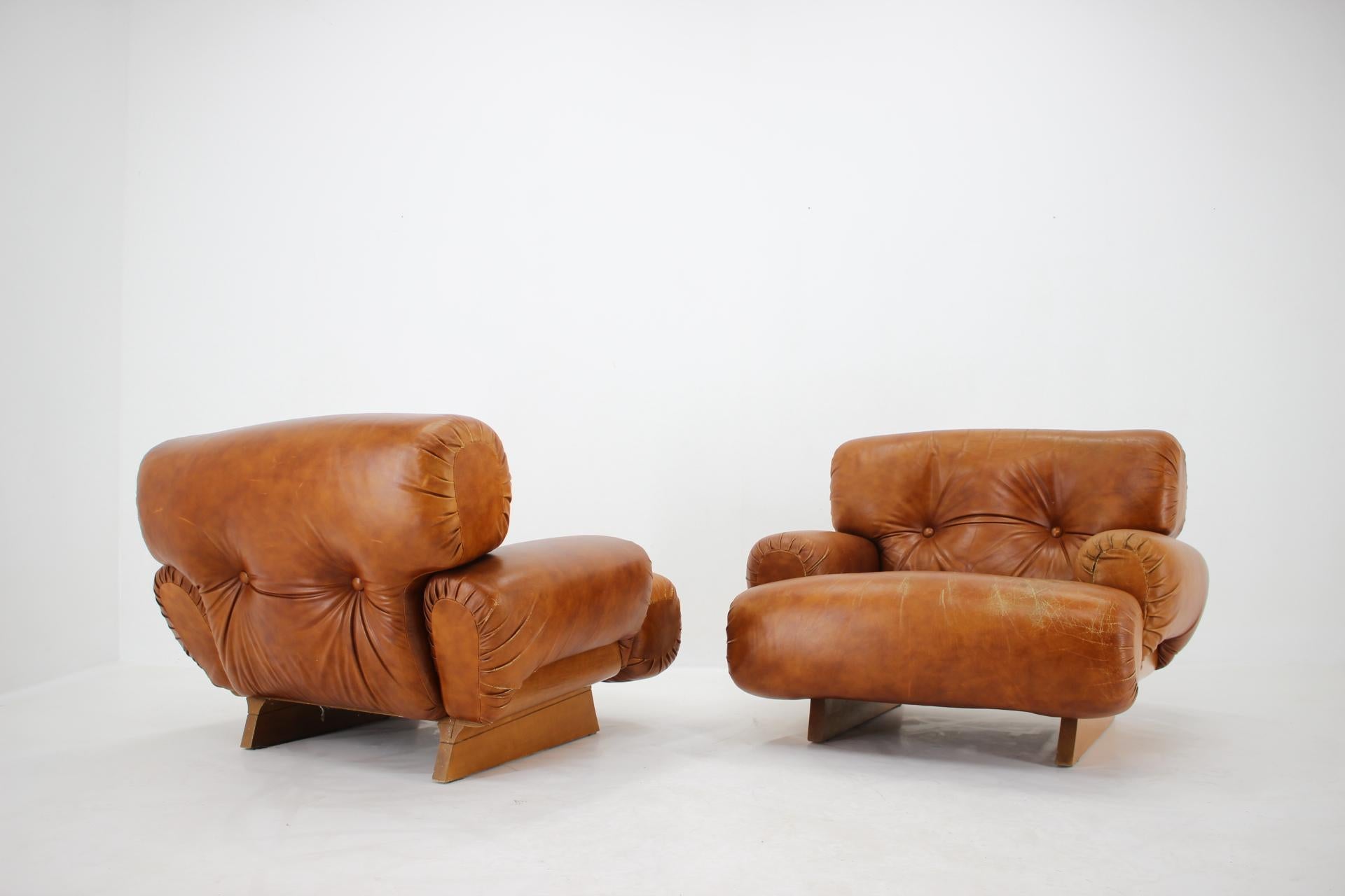 1970s Design Italian Armchairs in Wood and Cognac Leather 4
