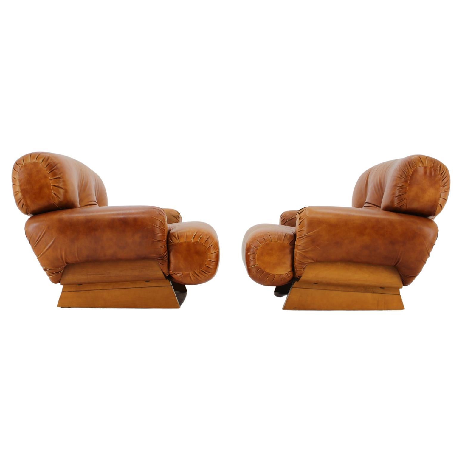 1970s Design Italian Armchairs in Wood and Cognac Leather