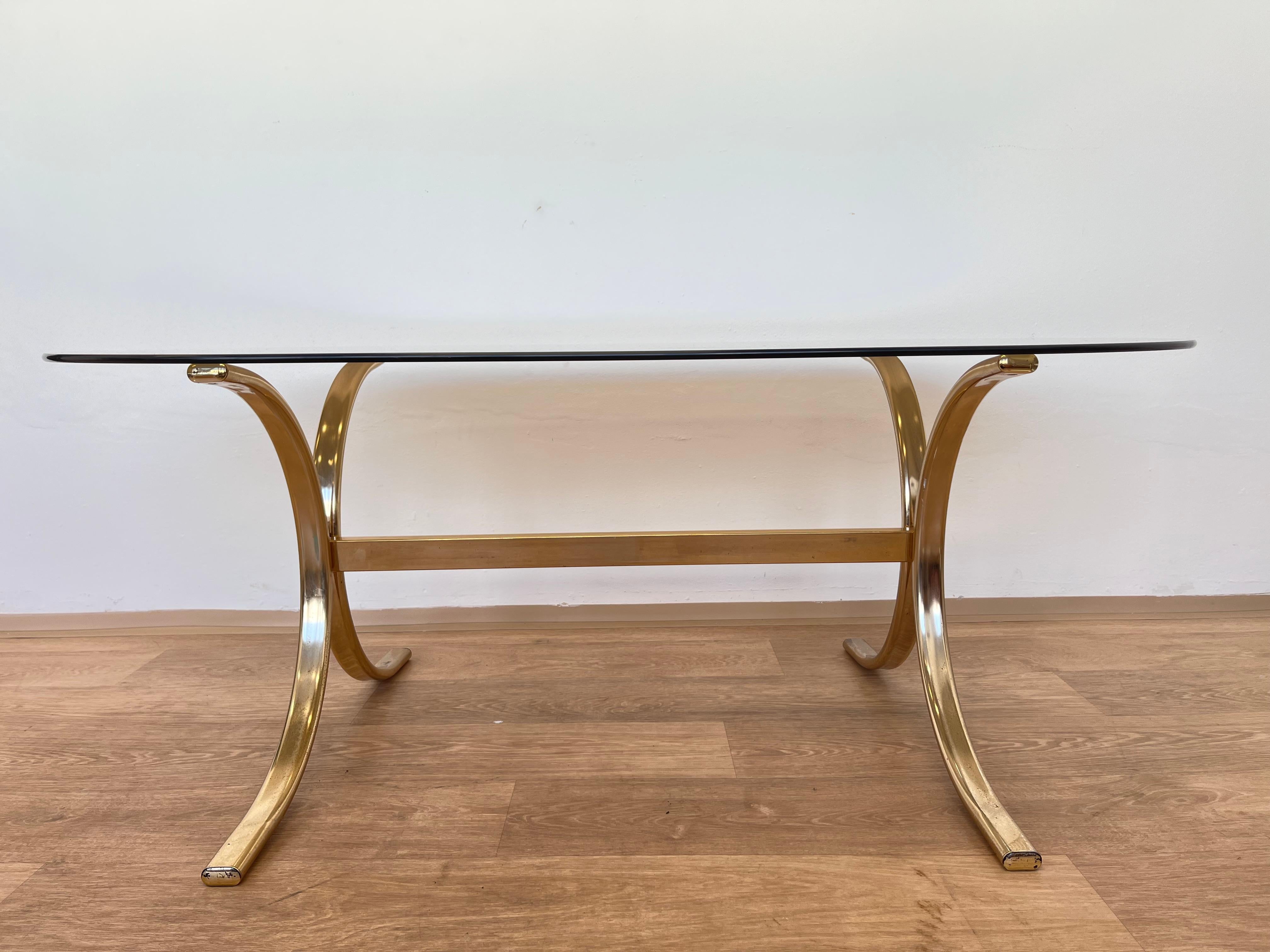 Mid-Century Modern 1970 Design Table basse en laiton et verre fumé Mid century en vente