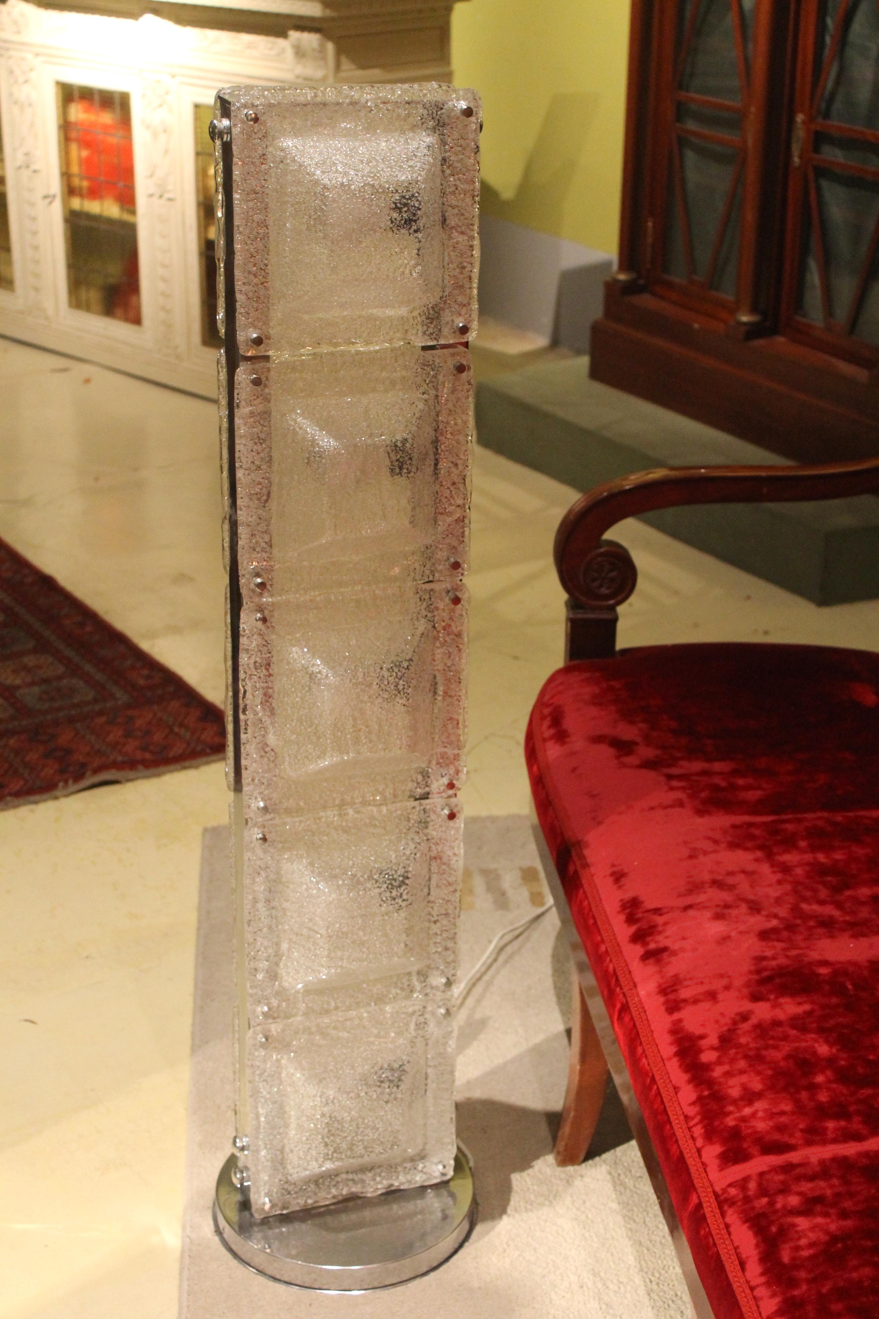 This gorgeous Italian Mid-Century Modern vintage TOTEM floor lamp made of transparent Murano mouth blown glass and silver chromed metal is attributable to Venetian Mazzega Manufacture.
Ten square-shaped panels of transparent Murano glass are