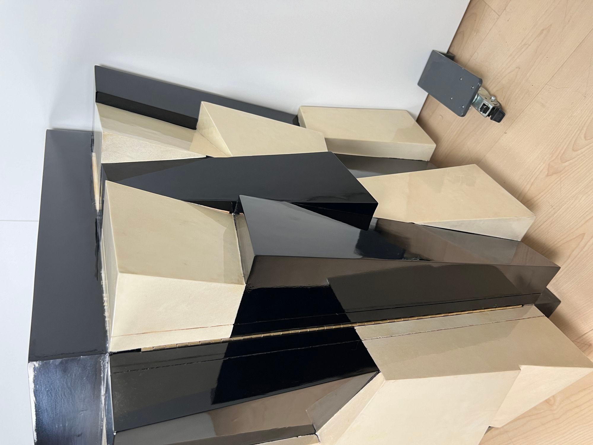 Aparador de diseño según Paul Evans, madera lacada, pergamino, Italia hacia 1970 3
