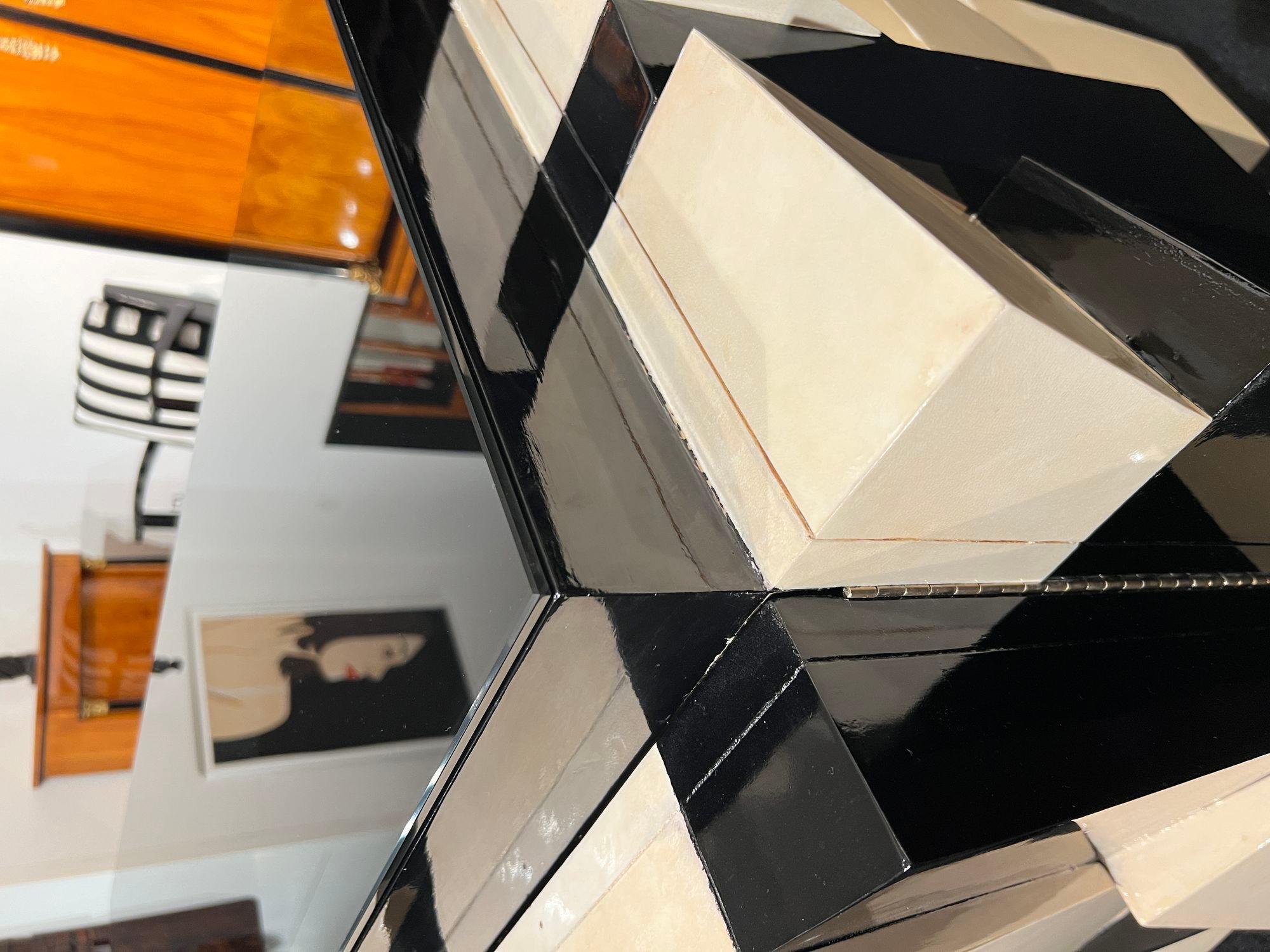 Aparador de diseño según Paul Evans, madera lacada, pergamino, Italia hacia 1970 en Bueno Estado en Regensburg, DE