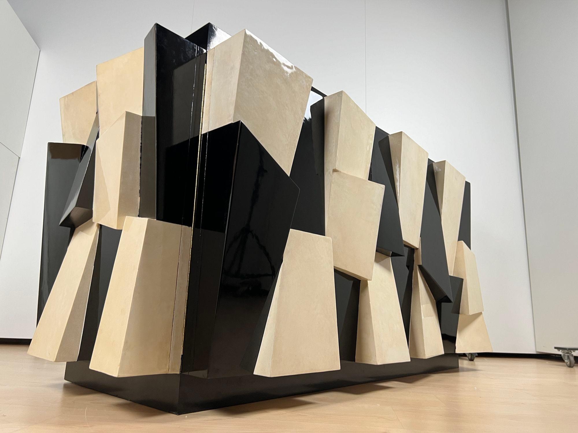 Aparador de diseño según Paul Evans, madera lacada, pergamino, Italia hacia 1970 1