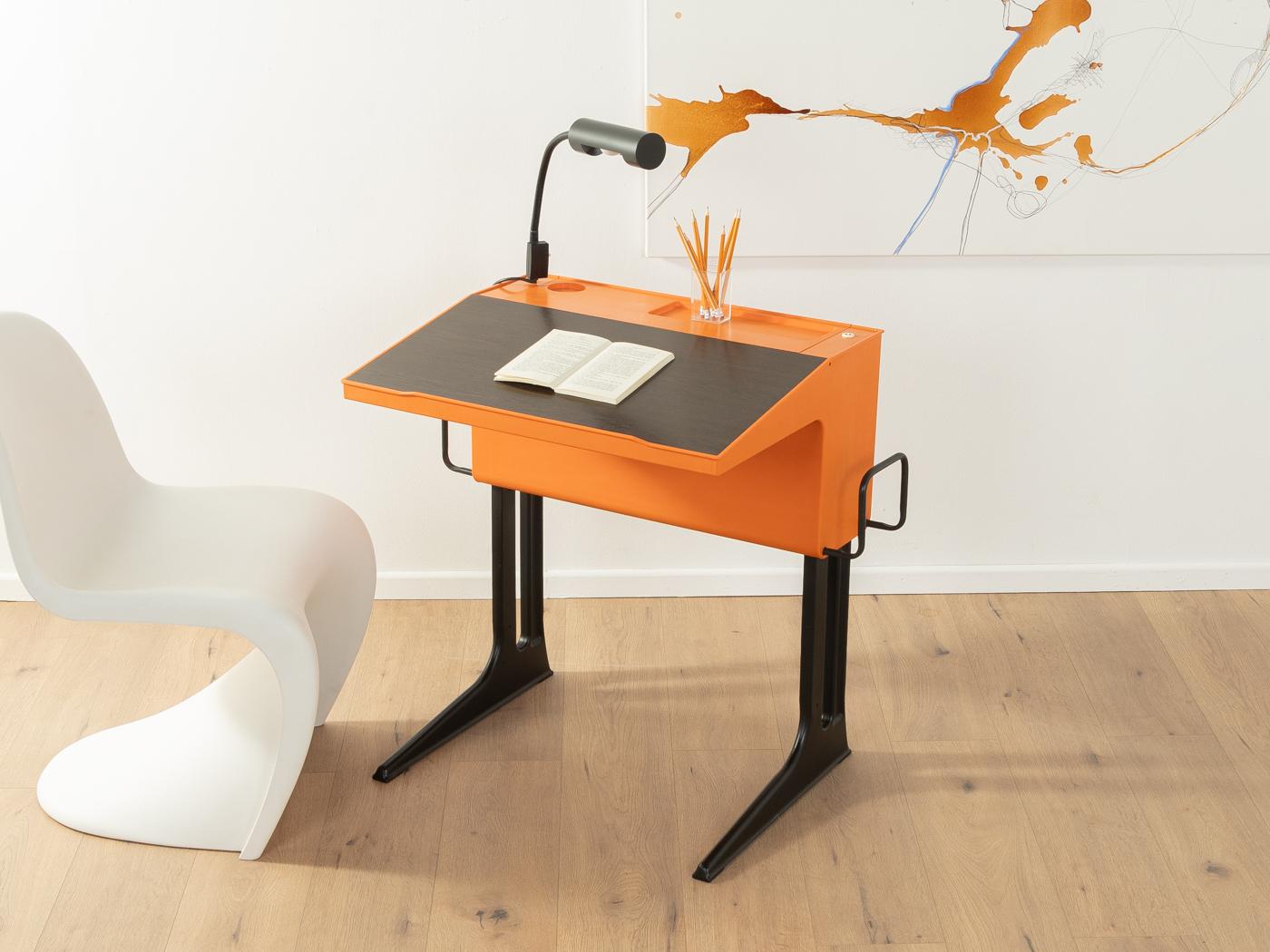 Space age desk from the 1970s by Luigi Colani for Flötotto. Corpus and height-adjustable plastic frame with a hinged writing surface with wood effect and the original Flötotto lamp.

Quality Features:
    very good workmanship
    high-quality