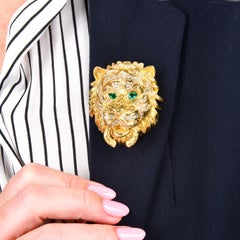 1970er Jahre Diamant 1,50 Karat Smaragd 18K Gelbgold Löwenkopf Brosche Pin