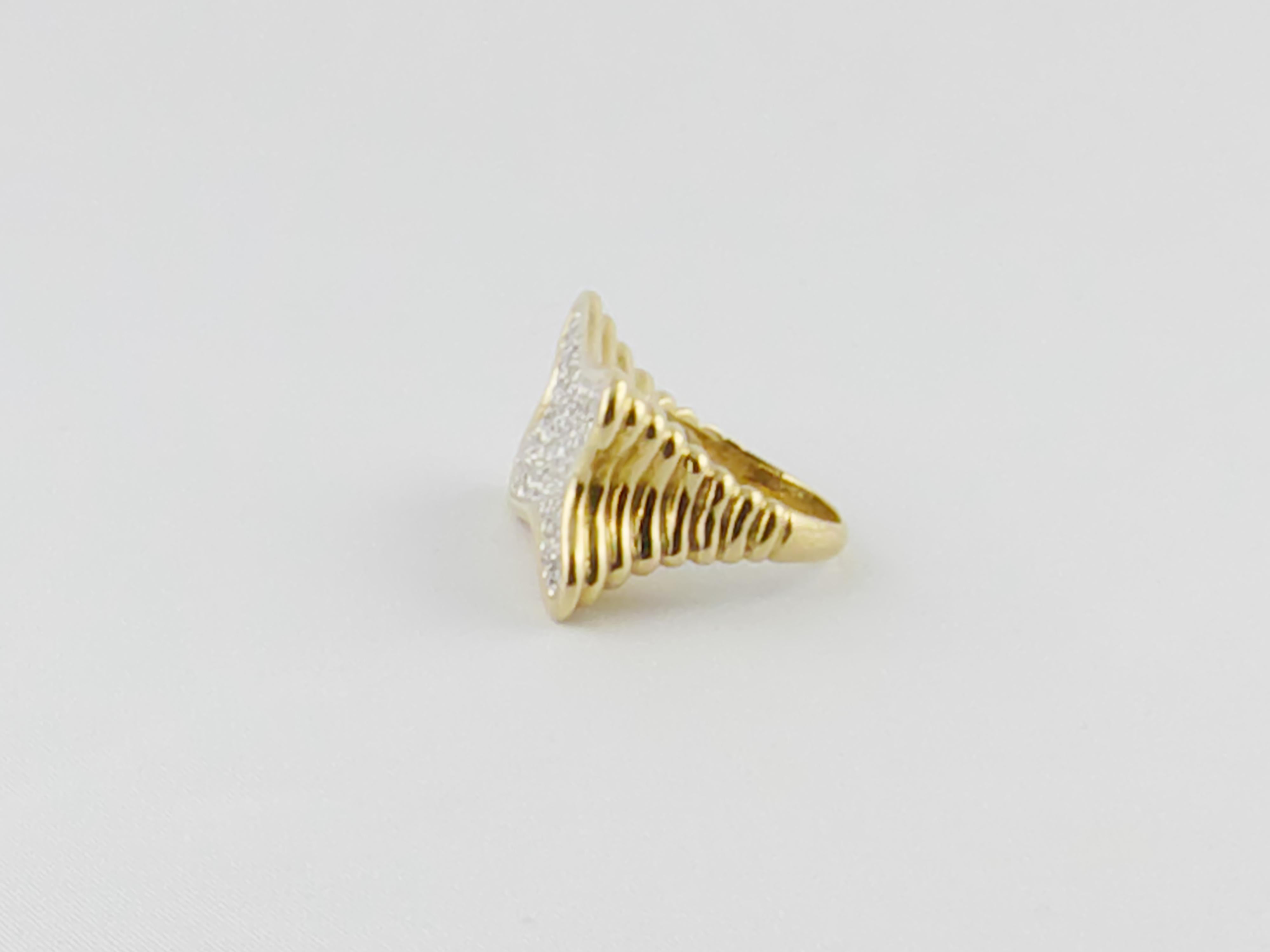 This distintive and imposing 1970s 18 karat Yellow Gold free-form ring with approx 1.30 carat Diamond pavé has a fluted shank exquisitely designed and crafted.
Modern and intriguing this ring has  a sophisticated and glamourous look.
Size 6 1/4 -