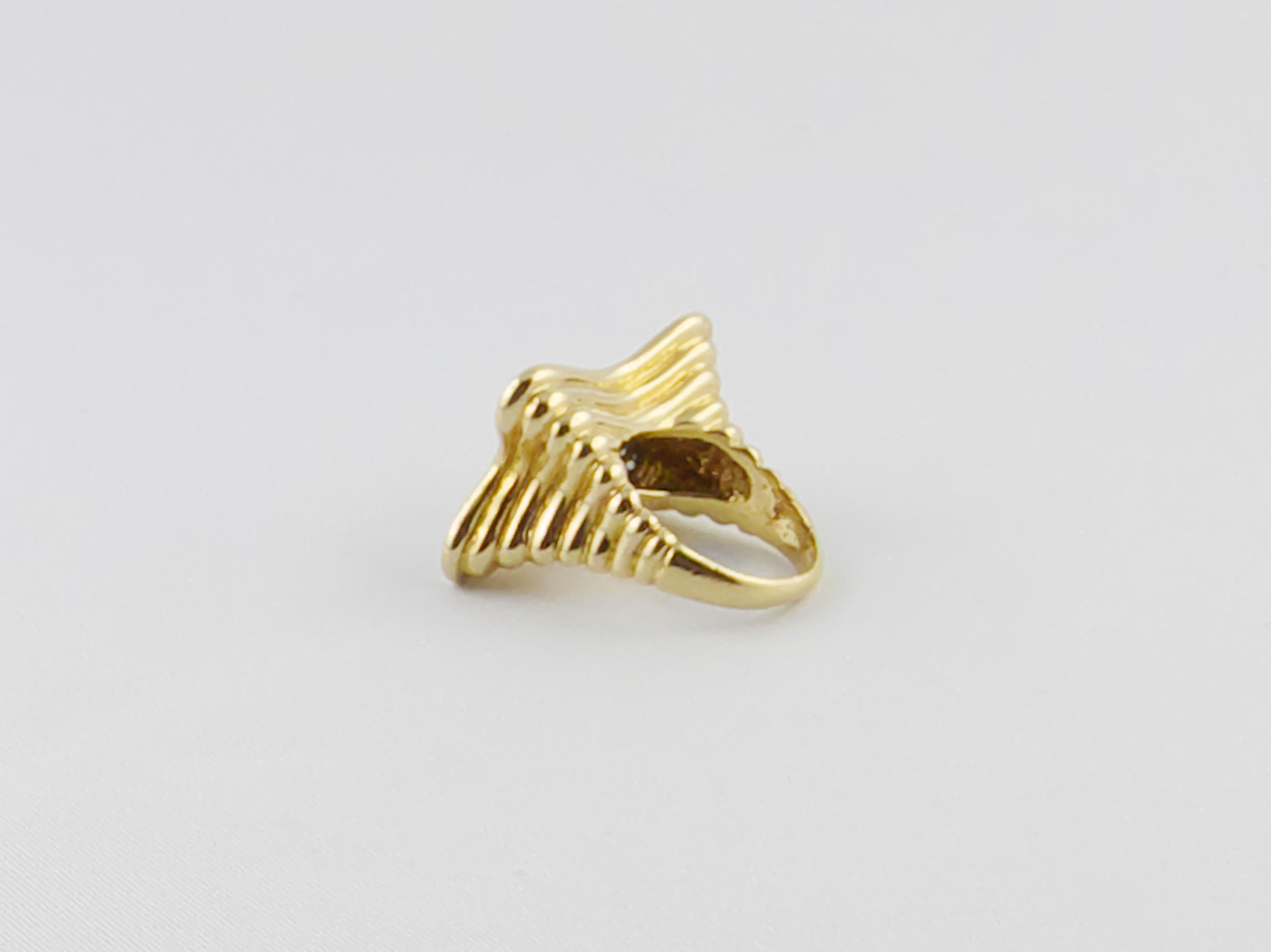 Round Cut 1970s Diamond 18 Karat Yellow Gold Design Ring For Sale