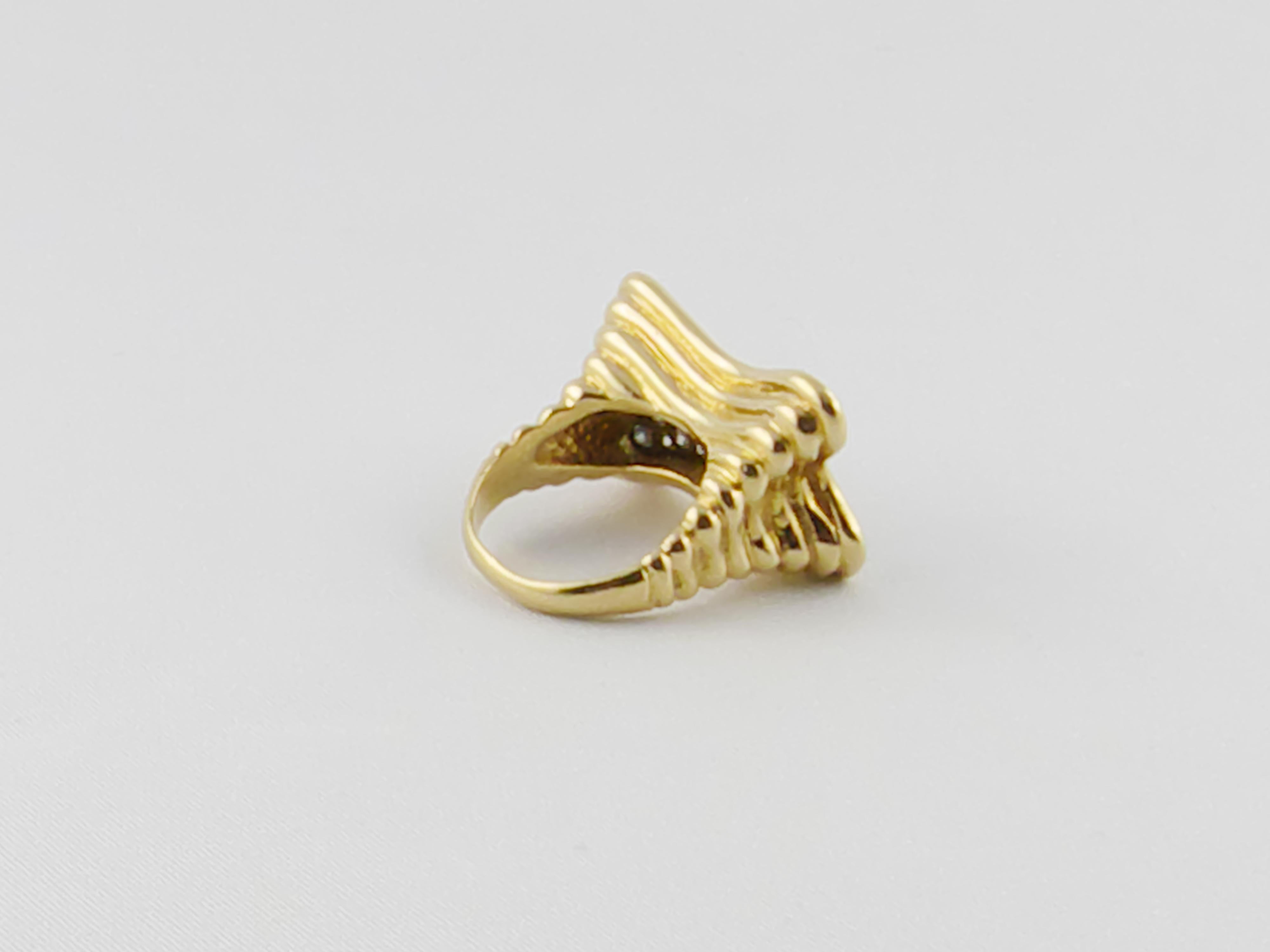 1970er Jahre Diamantring aus 18 Karat Gelbgold mit Design Damen im Angebot