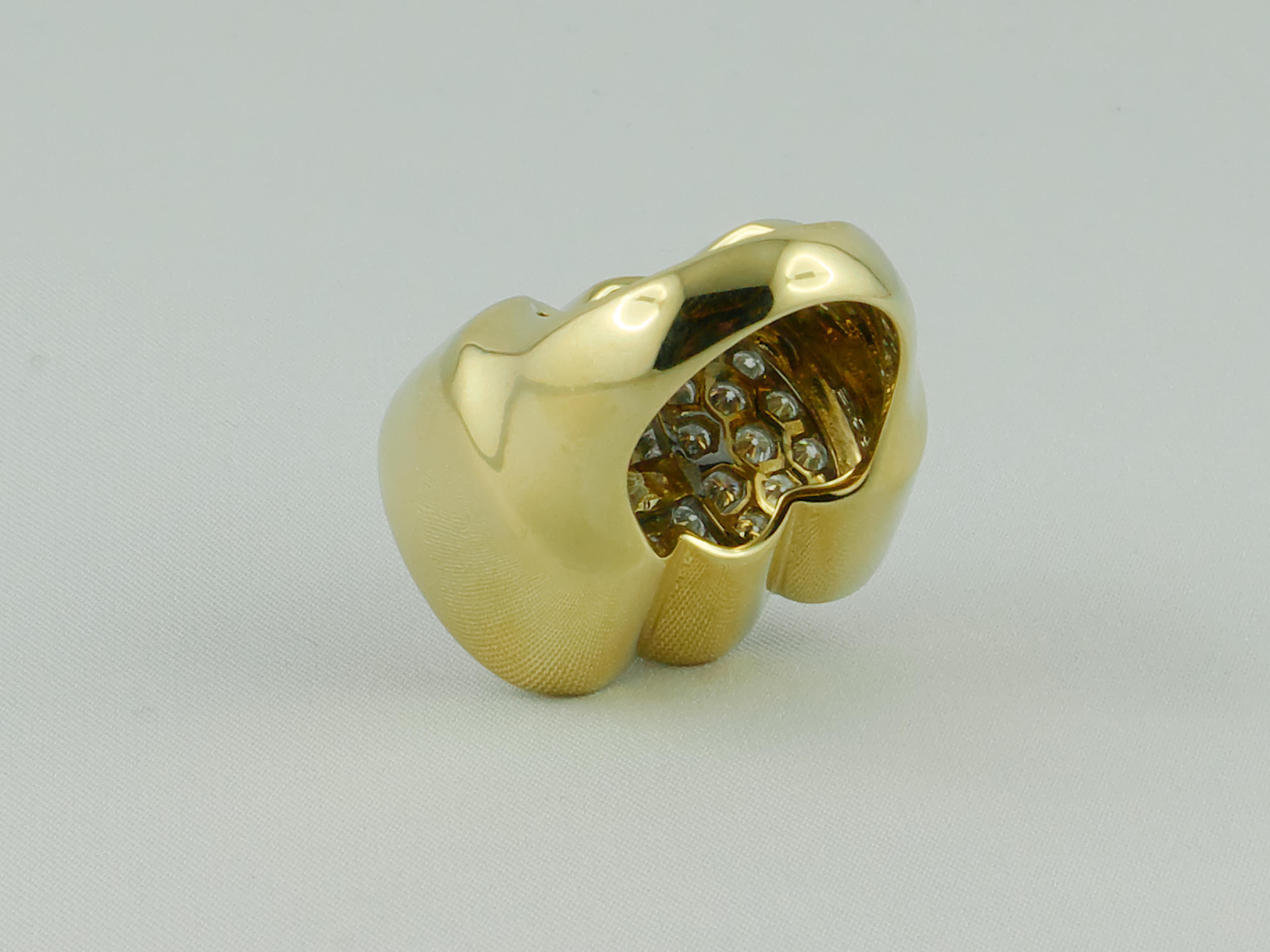 Women's 1970s Diamond 18 Karat Yellow Gold Ring