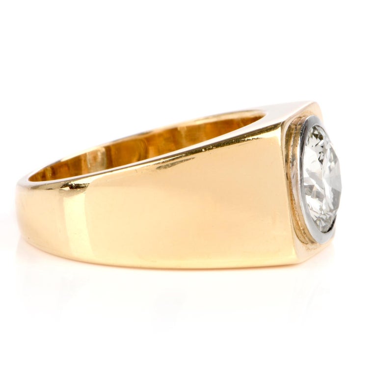 1970s Diamond 18 Karat Yellow Gold Signet Men s Ring For 1970s Diamond 18 Karat Yellow Gold Signet Men s Ring For