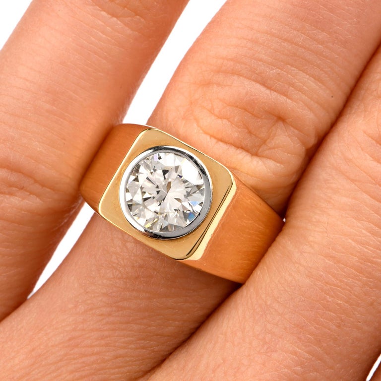 1970s Diamond 18 Karat Yellow Gold Signet Men s Ring For 1970s Diamond 18 Karat Yellow Gold Signet Men s Ring For