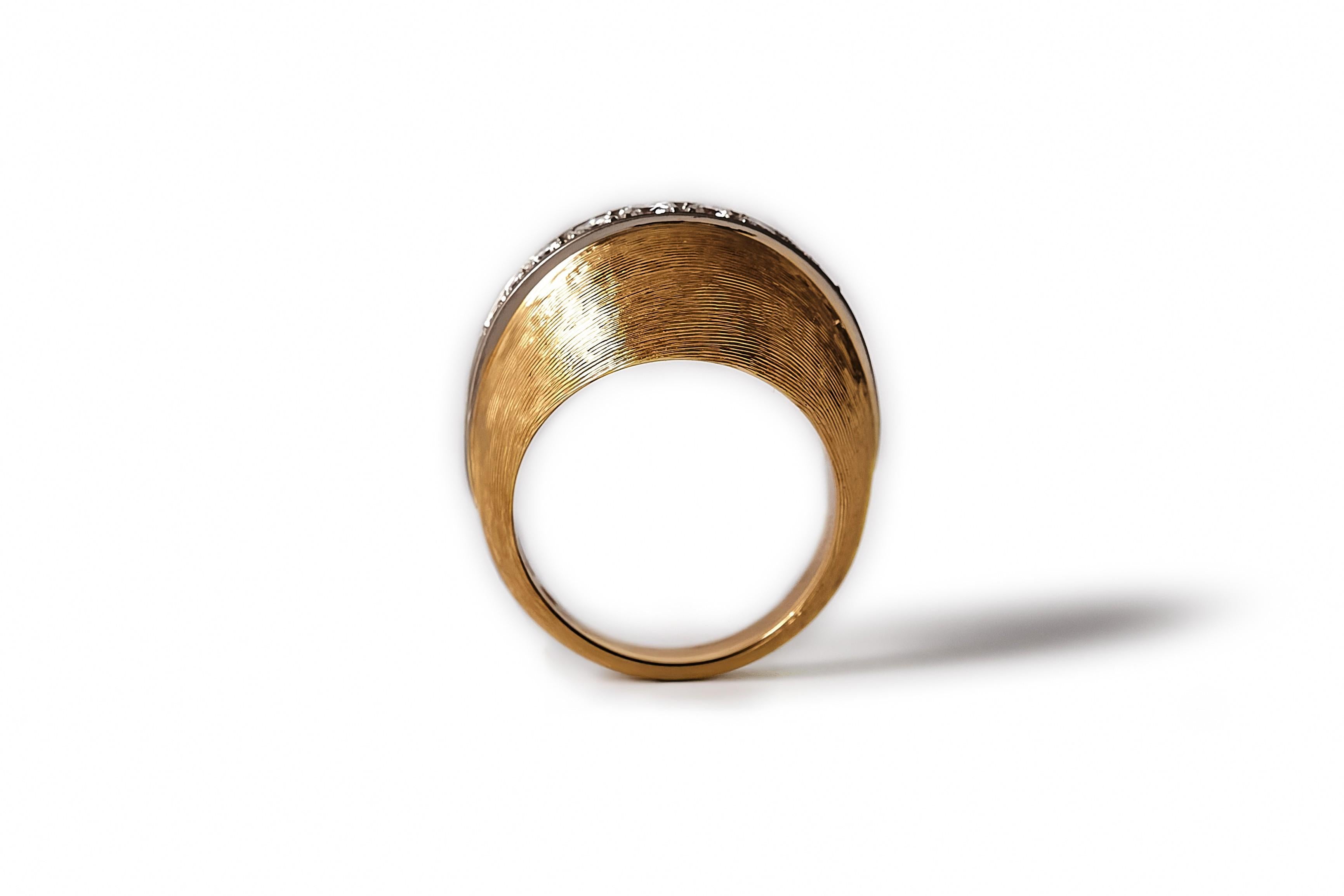 Anillo meñique de diamantes y cúpula de oro de los años 70, de CF Carlman, Estocolmo, Suecia. en venta 2