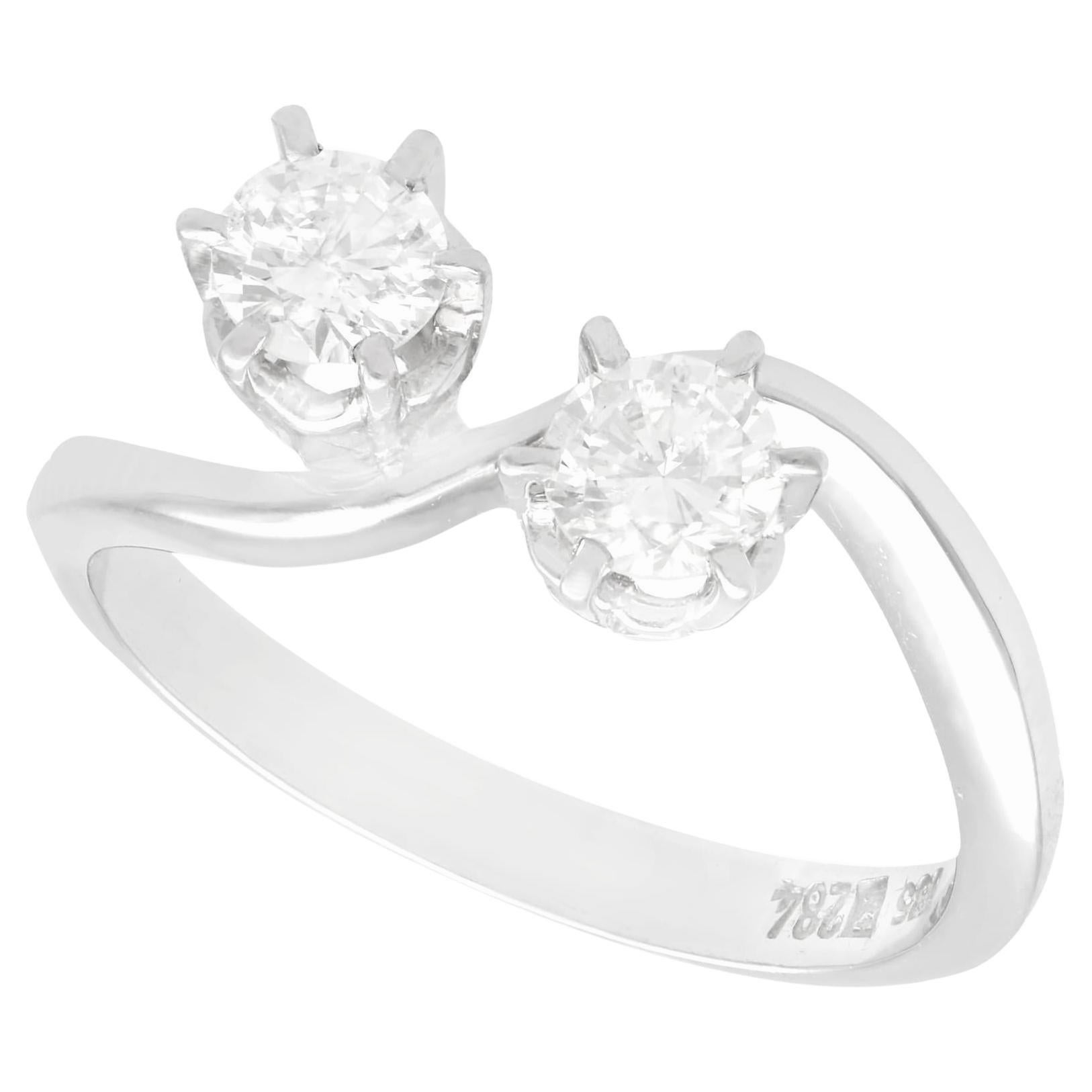 Bague de fiançailles torsadée en or blanc et diamant des années 1970
