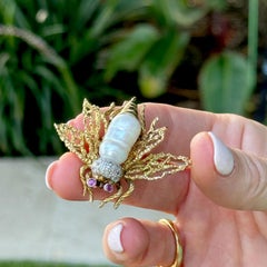 1970s Diamond Baroque Pearl 14 Karat Yellow Gold Vintage Bee Pin Brooch