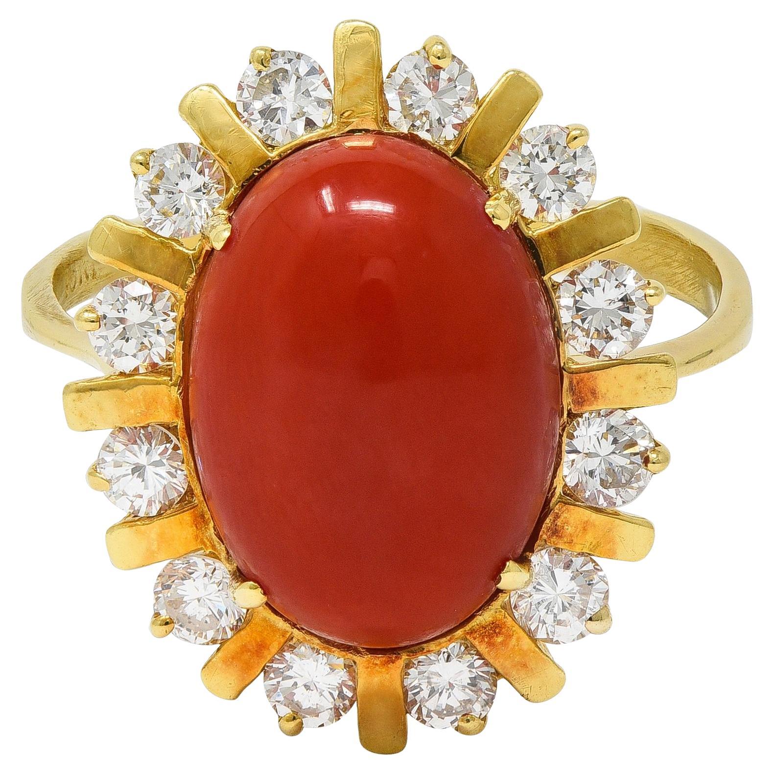 1970er Jahre Diamant Koralle 18 Karat Gelbgold Vintage Halo-Ring