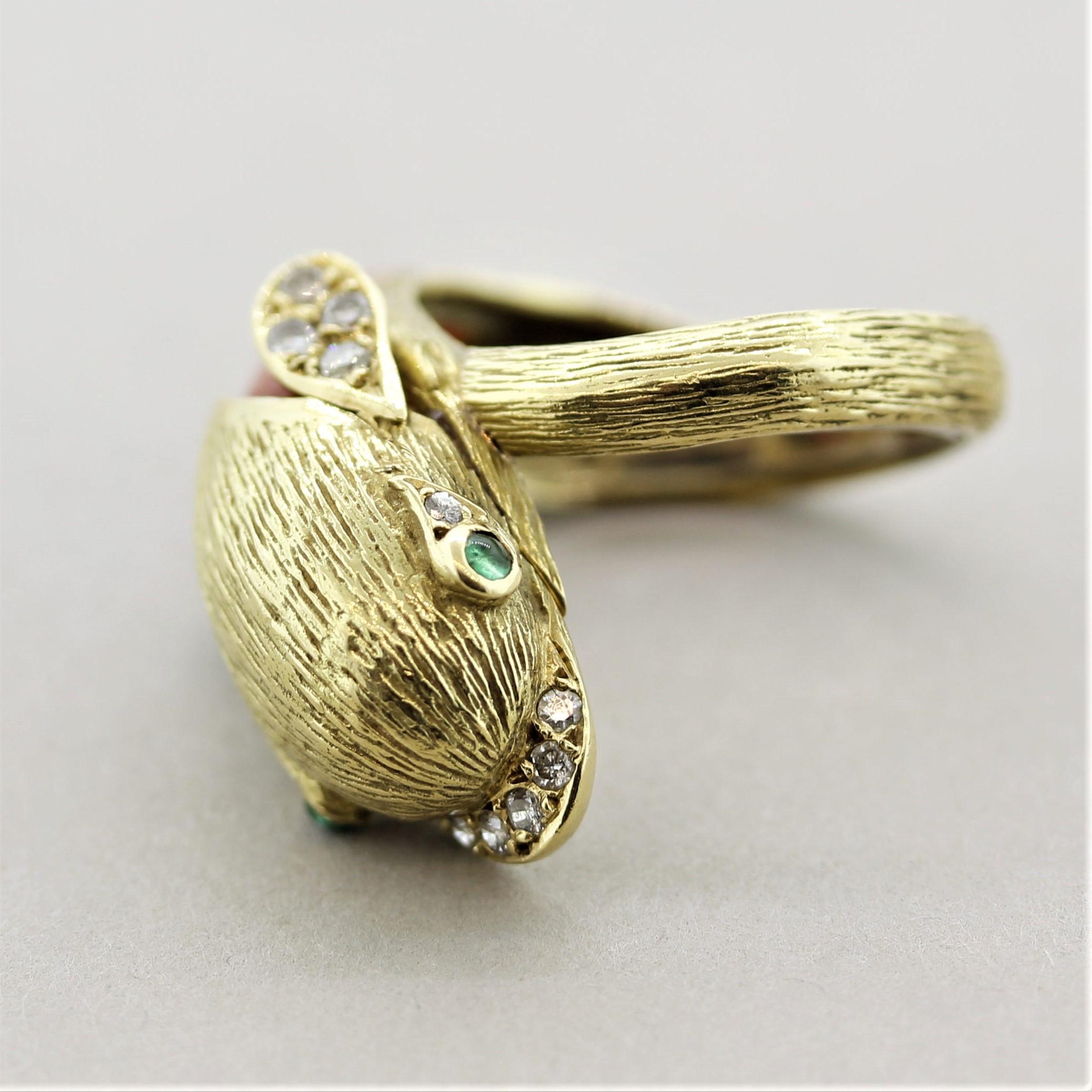 Diamant-Koralle-Smaragd-Gold- Delphin-Ring, 1970er Jahre (Gemischter Schliff) im Angebot