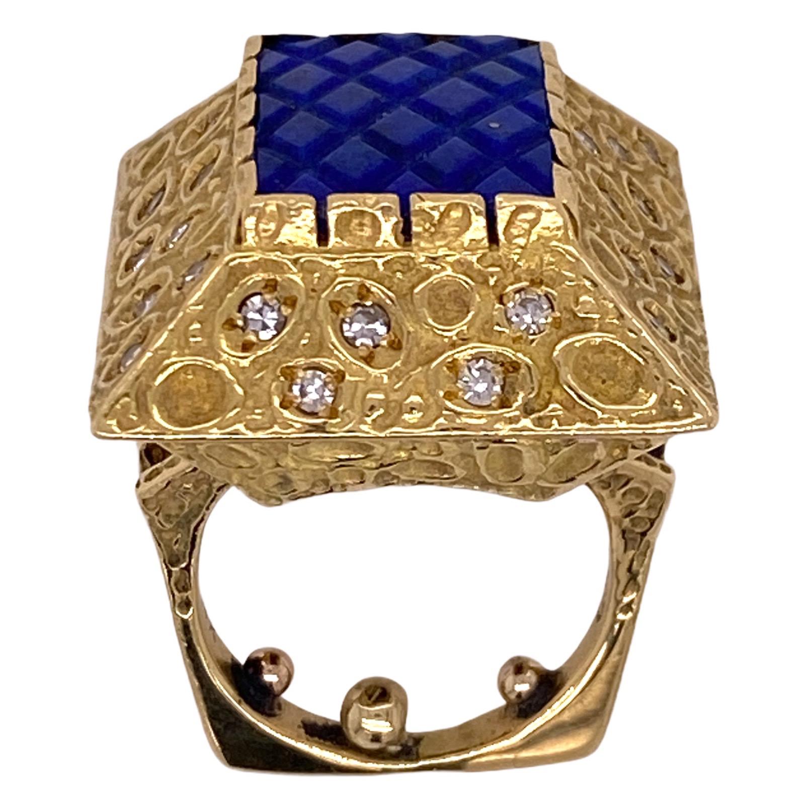 Contemporary 1970s Diamond Lapis Lazuli 18 Karat Yellow Gold Vintage Cocktail Ring