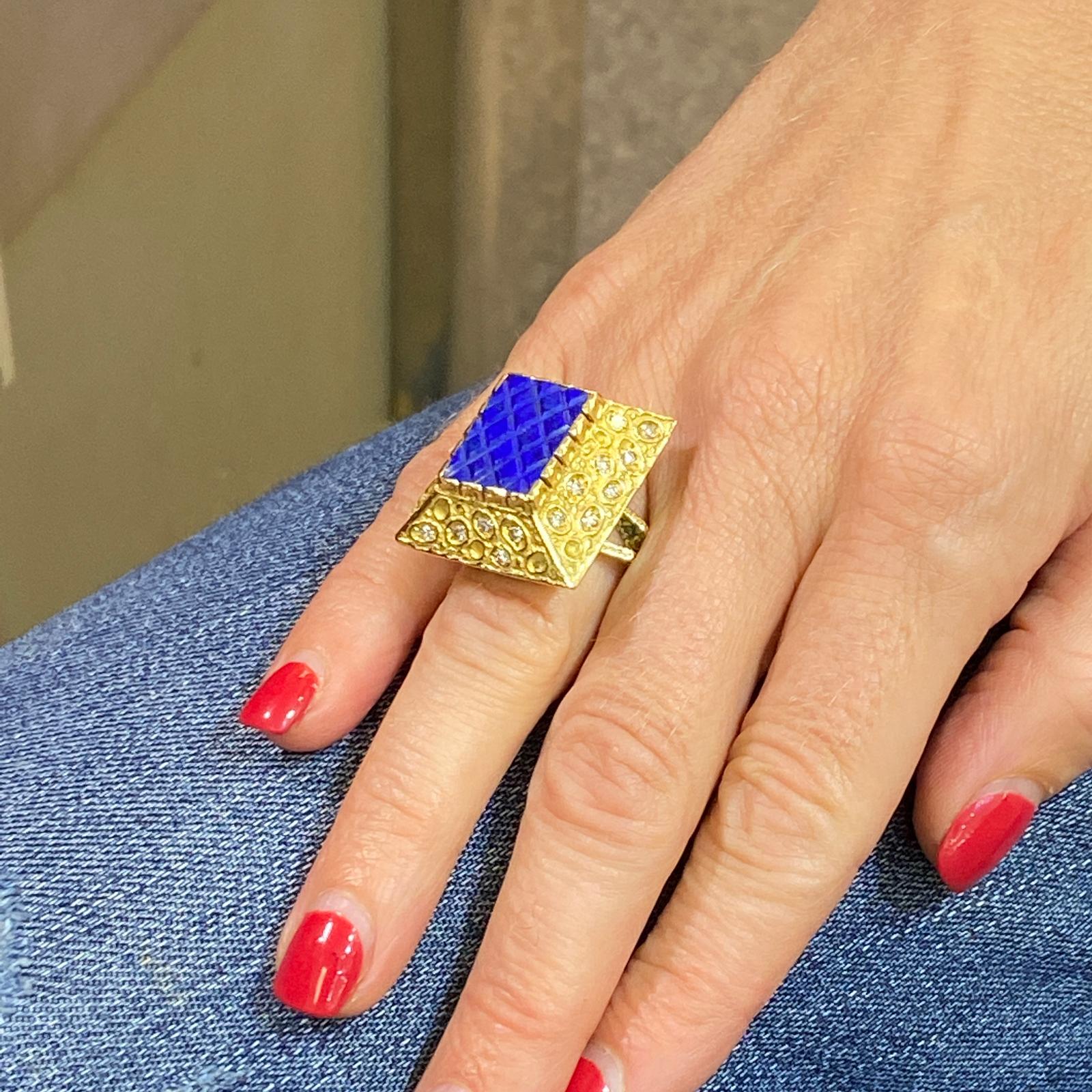 Single Cut 1970s Diamond Lapis Lazuli 18 Karat Yellow Gold Vintage Cocktail Ring