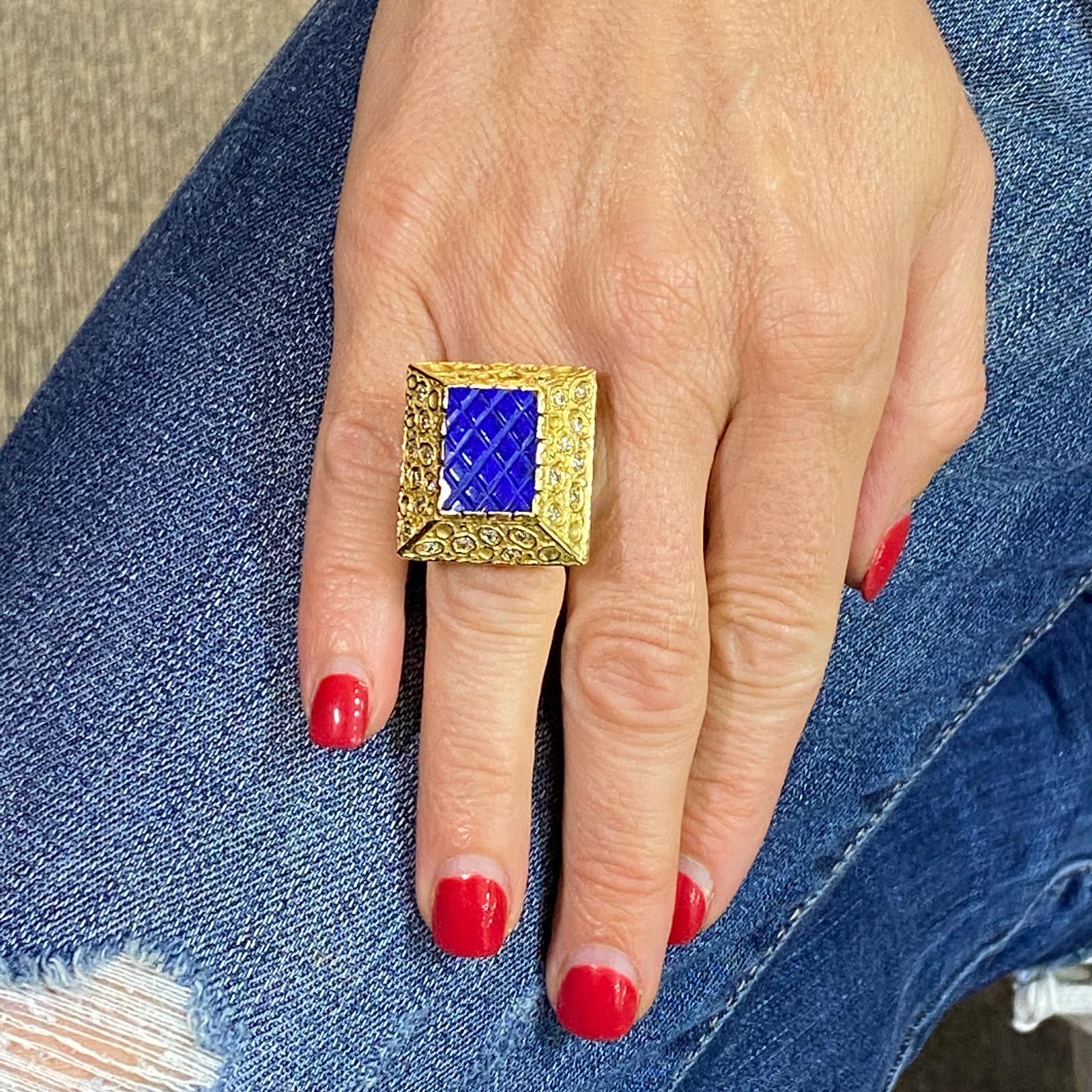 1970s Diamond Lapis Lazuli 18 Karat Yellow Gold Vintage Cocktail Ring In Excellent Condition In Boca Raton, FL