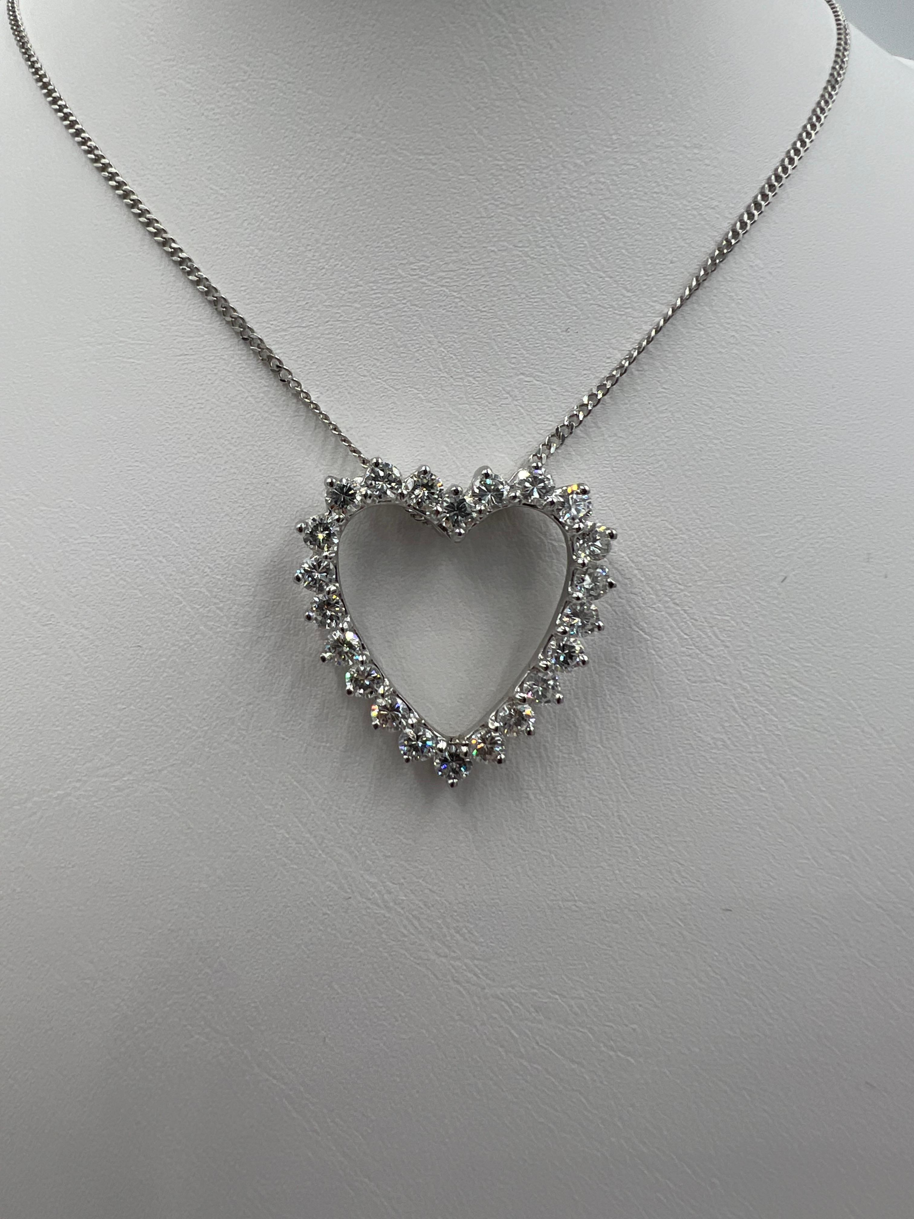 da uomo o donna Collana con ciondolo a cuore aperto in oro bianco con diamanti del 1970 in vendita