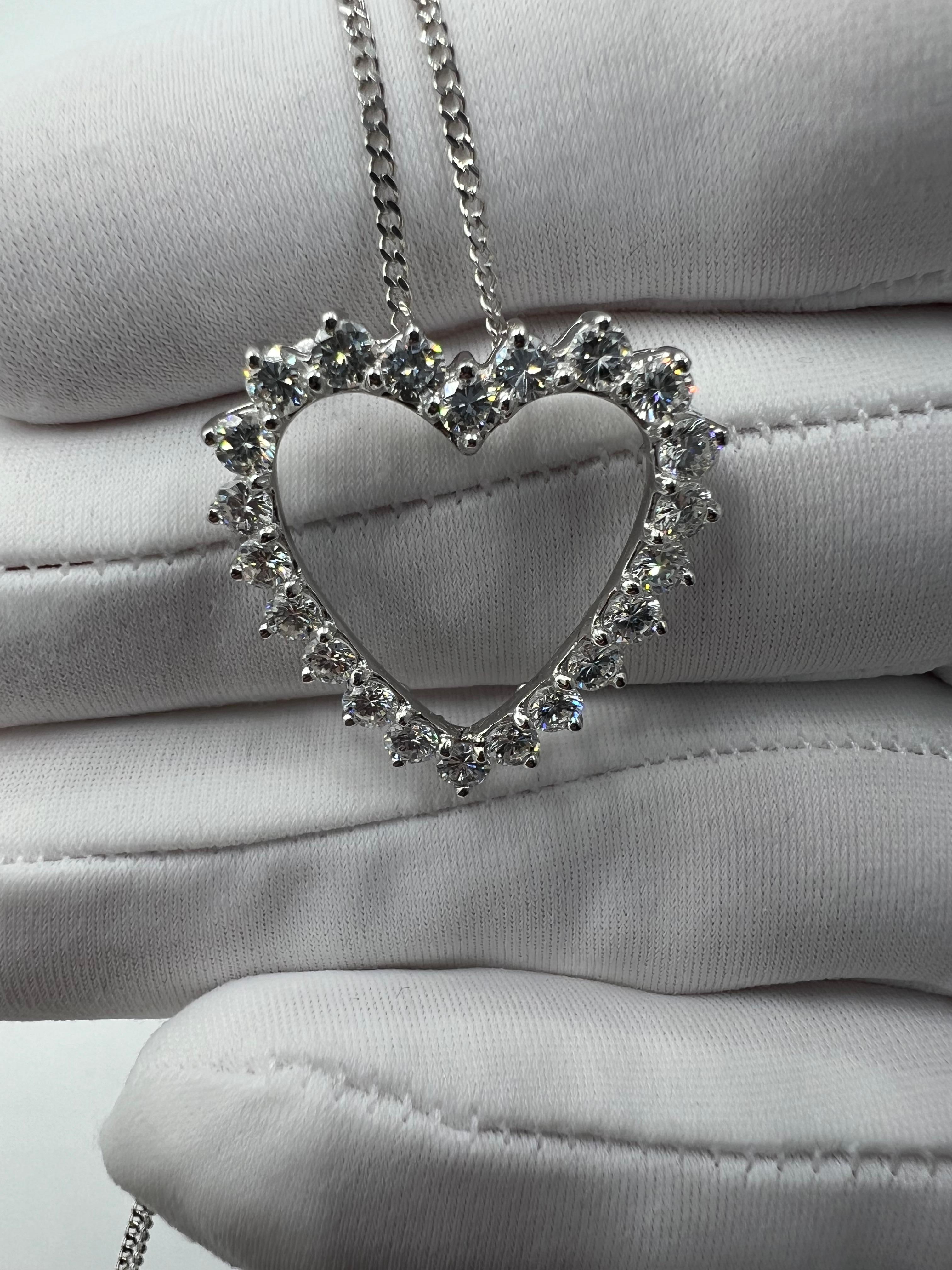 1970s Diamond Open Heart White Gold Pendant Necklace In Good Condition For Sale In Los Angeles, CA