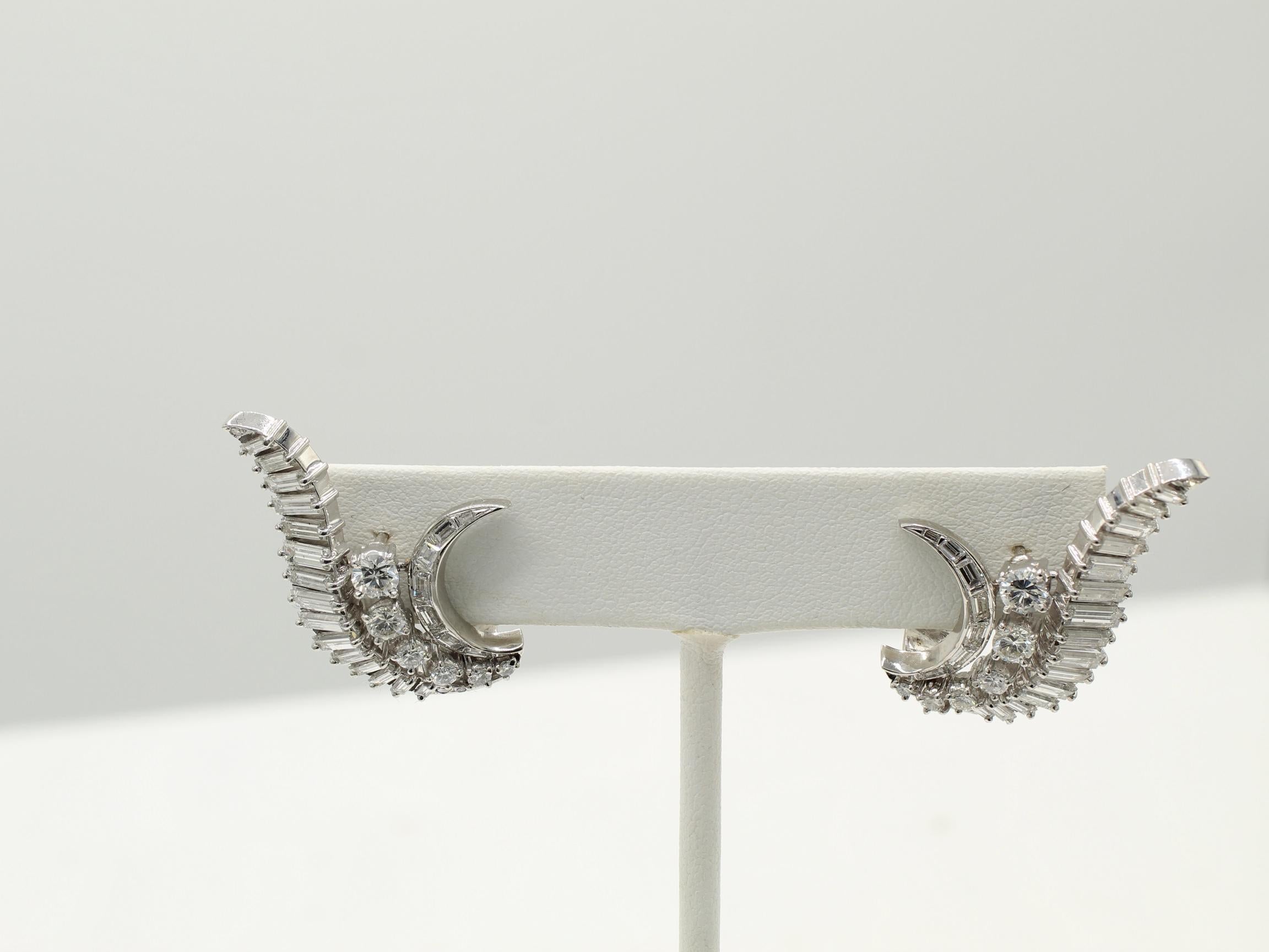 Orejeras de platino con diamantes de los años 70 en Excelente estado para la venta en New York, NY