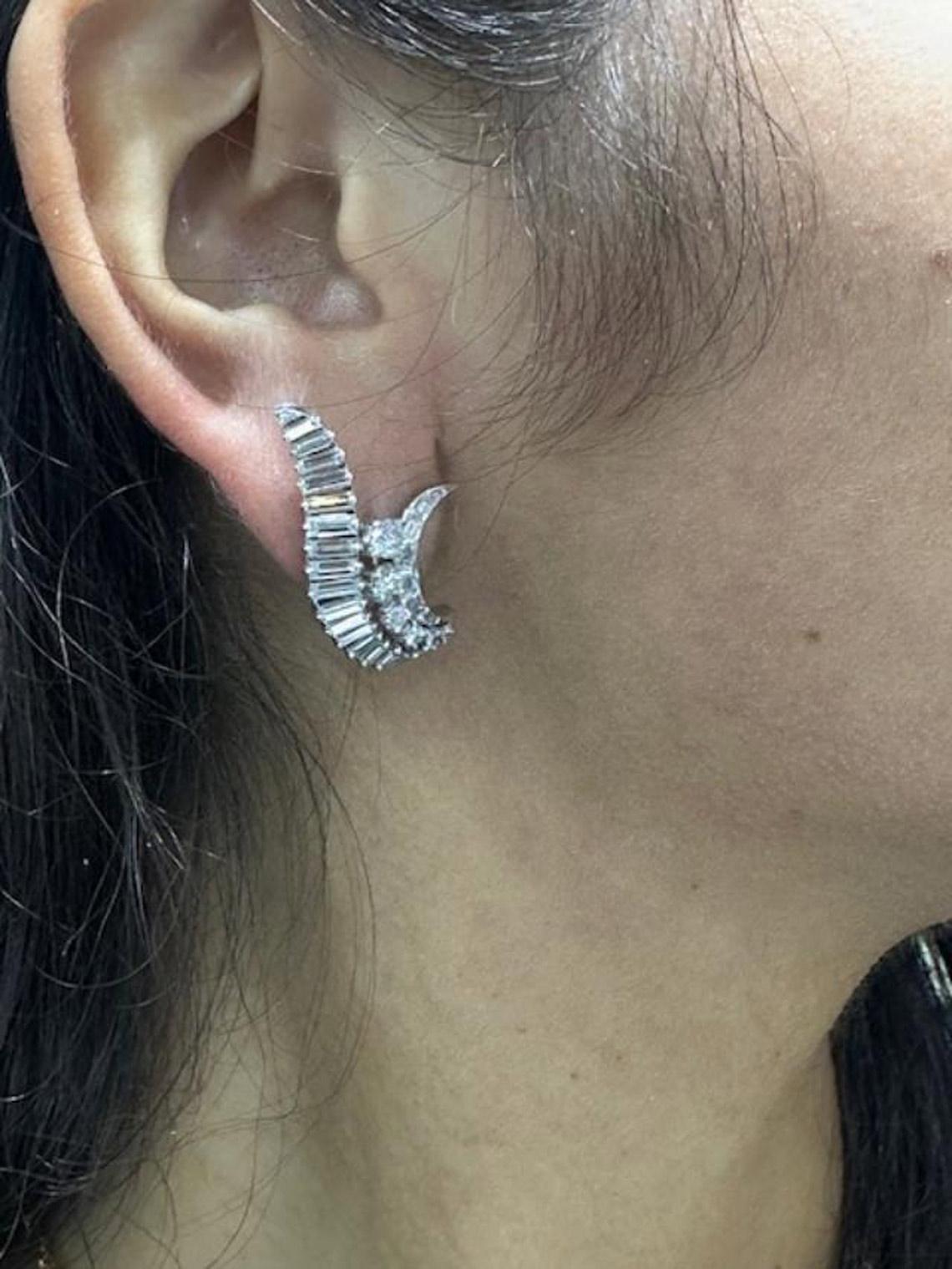 Orejeras de platino con diamantes de los años 70 en venta 1