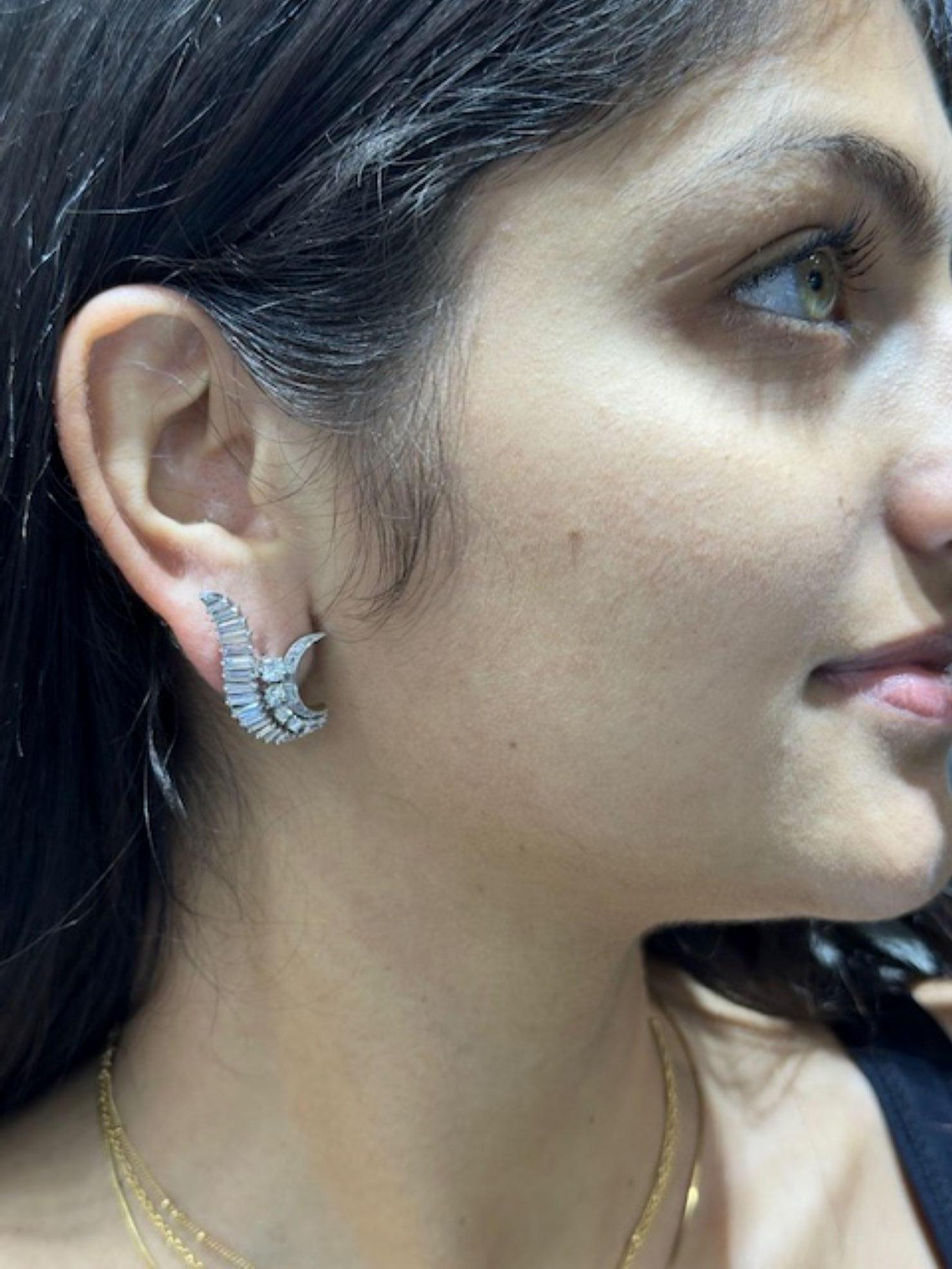 Orejeras de platino con diamantes de los años 70 en venta 3