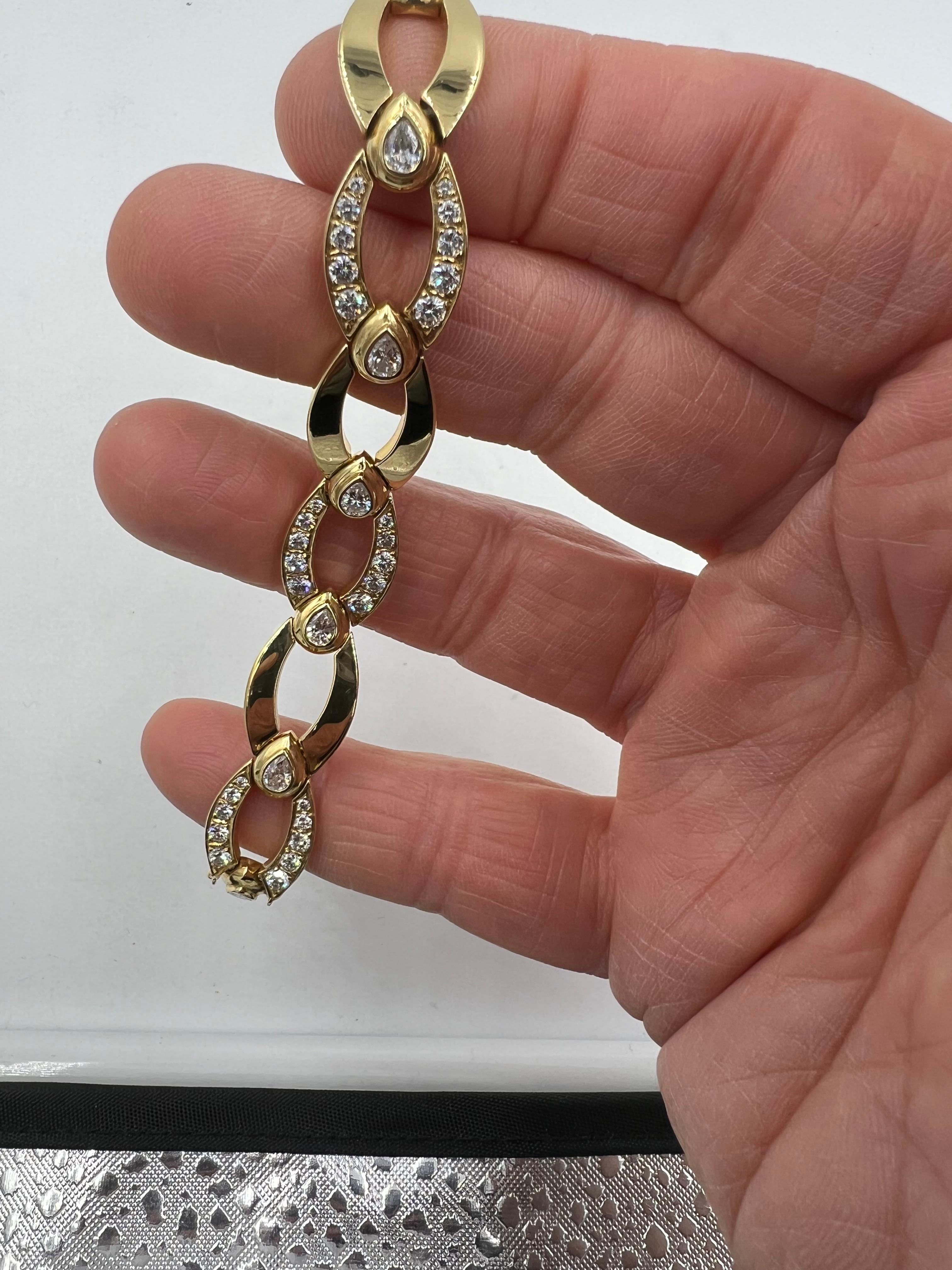 1970s Diamond Yellow Gold Link Bracelet In Good Condition For Sale In Los Angeles, CA