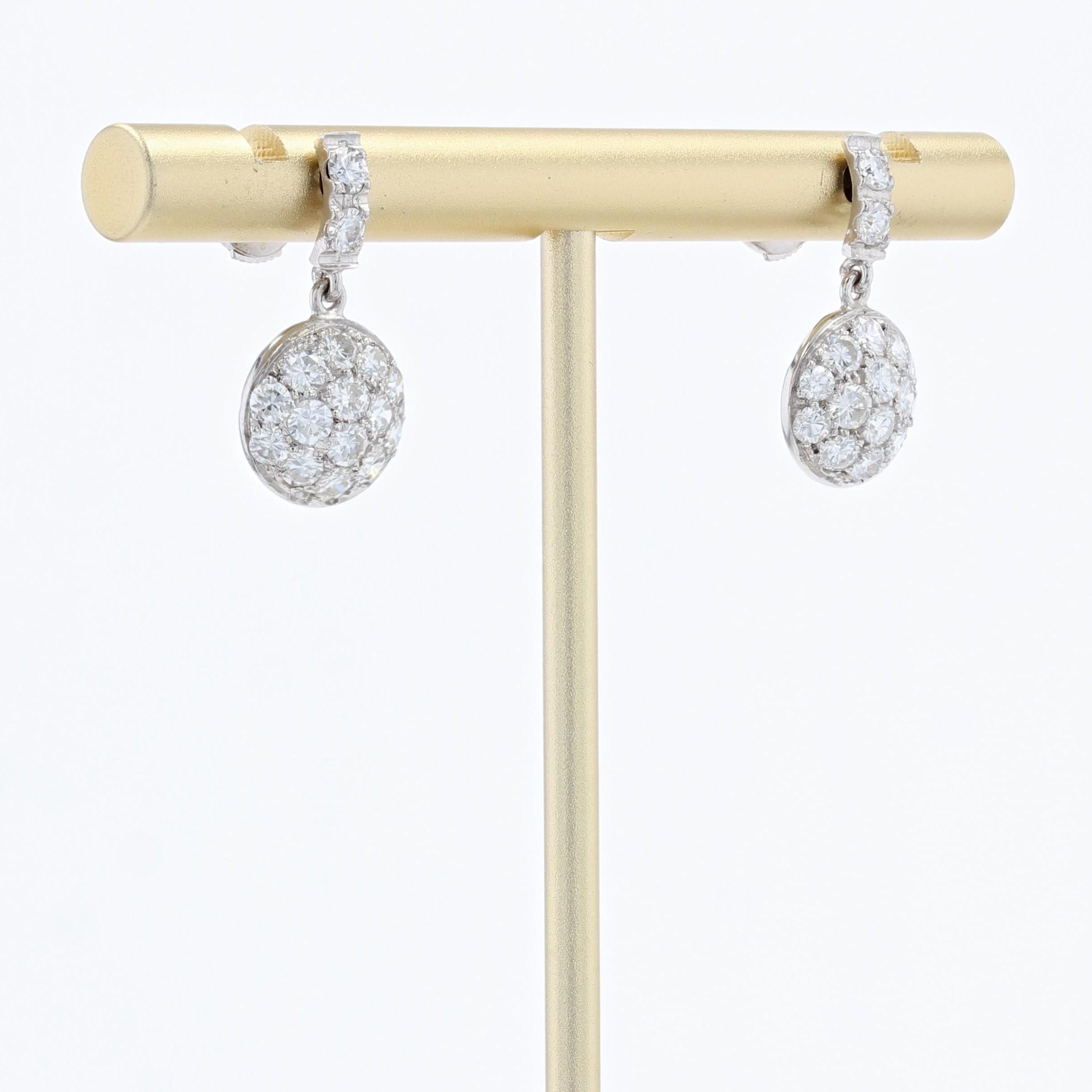 1970s, Diamonds 18 Karat White Gold Drop Earrings For Sale 1