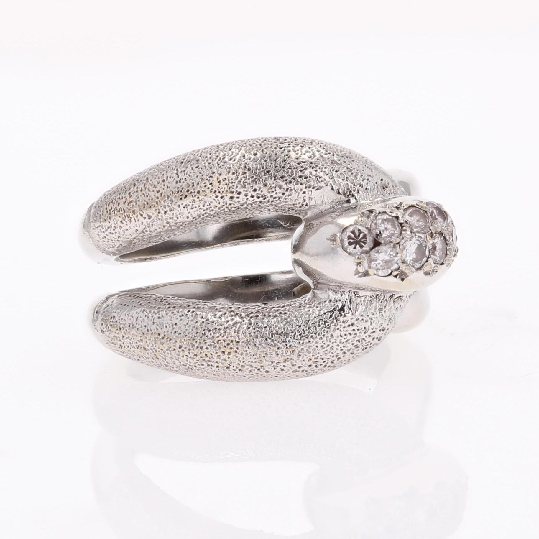 Anello con diamanti degli anni '70 in oro bianco 18 carati in vendita 6